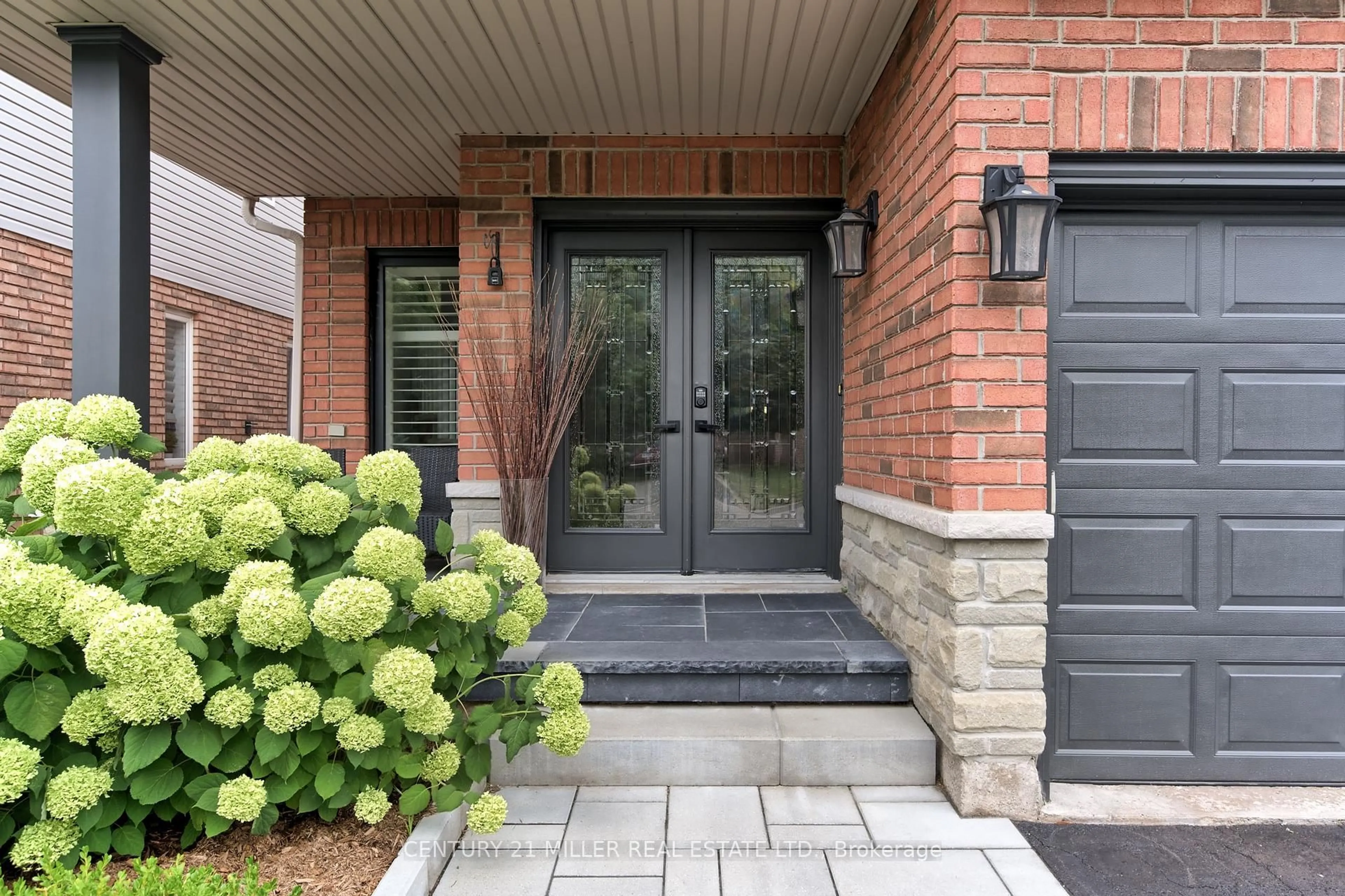Home with brick exterior material, street for 54 Hickory Cres, Grimsby Ontario L3M 5P9