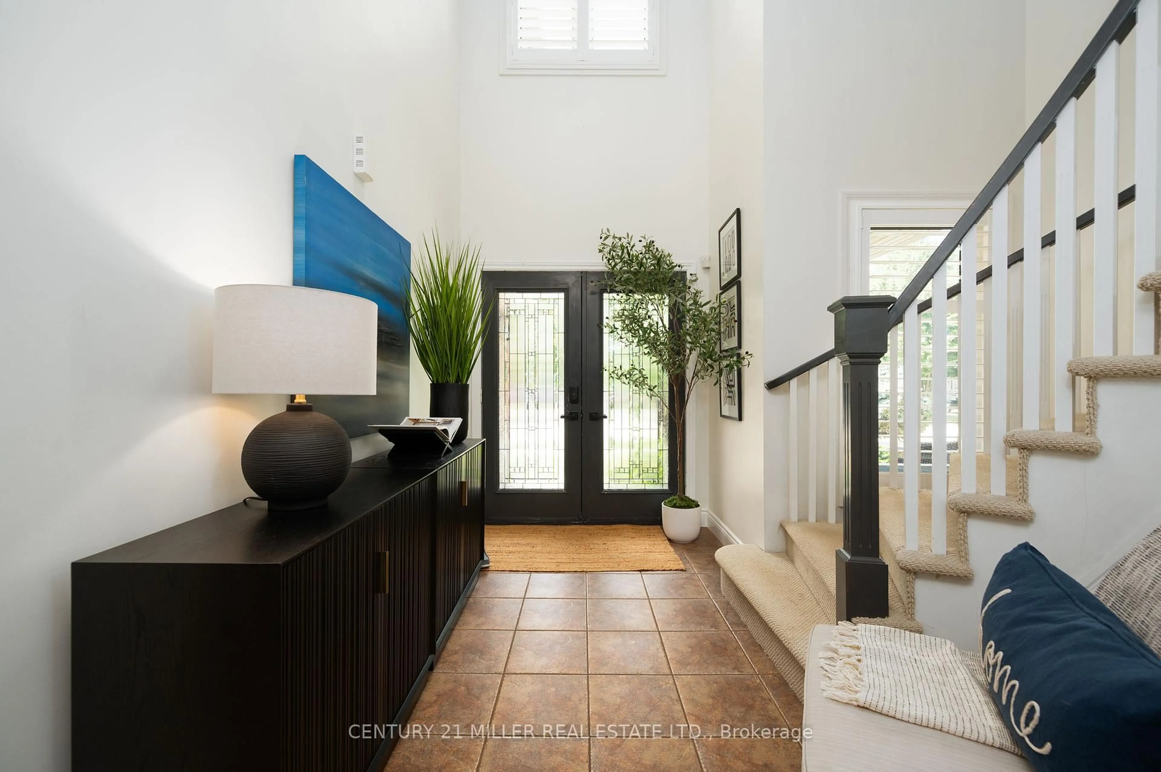 Indoor entryway for 54 Hickory Cres, Grimsby Ontario L3M 5P9