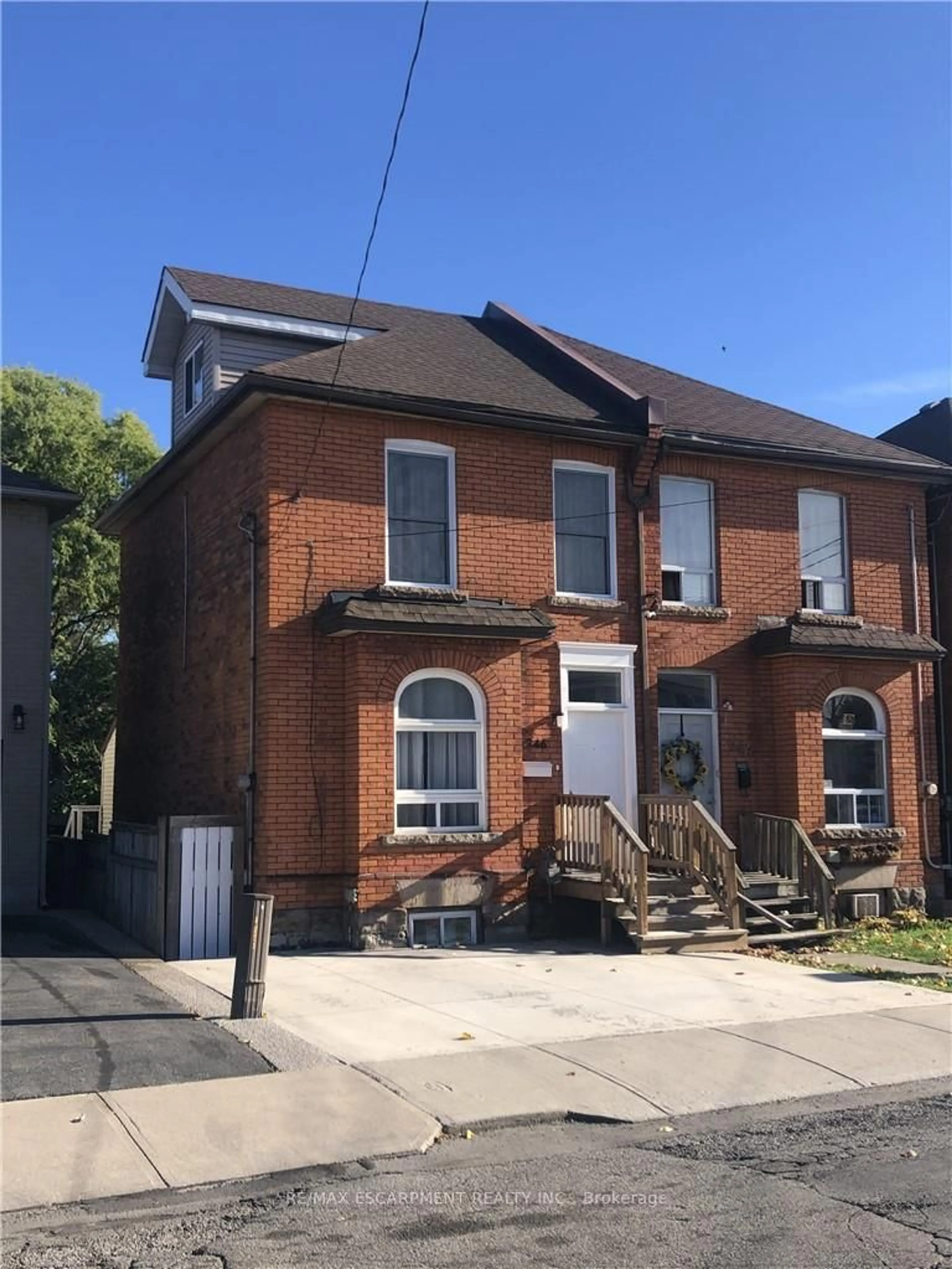 Home with brick exterior material, building for 346 Hughson St, Hamilton Ontario L8L 4N1
