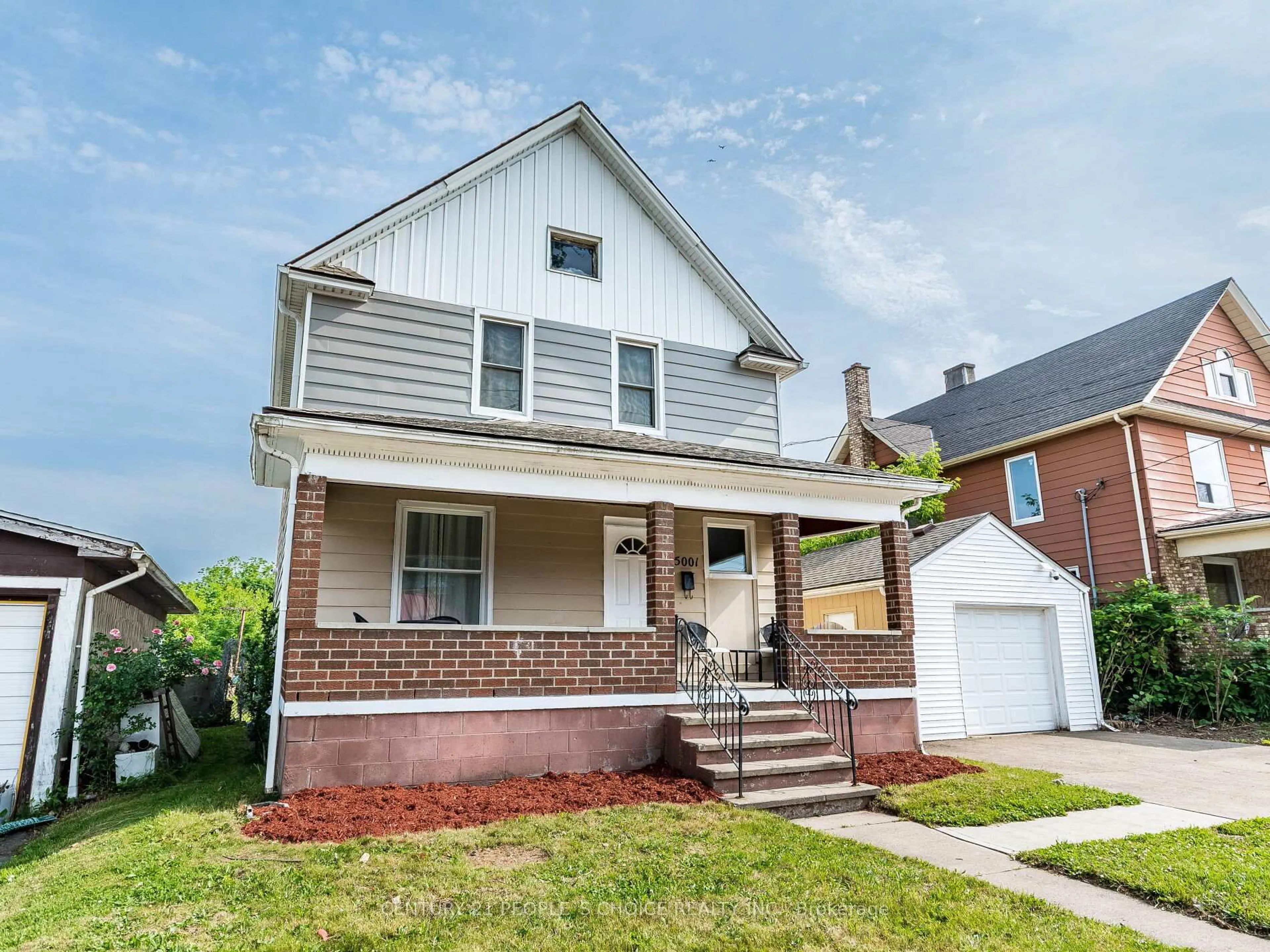 Home with brick exterior material, street for 5001 Kitchener St, Niagara Falls Ontario L2G 1A9
