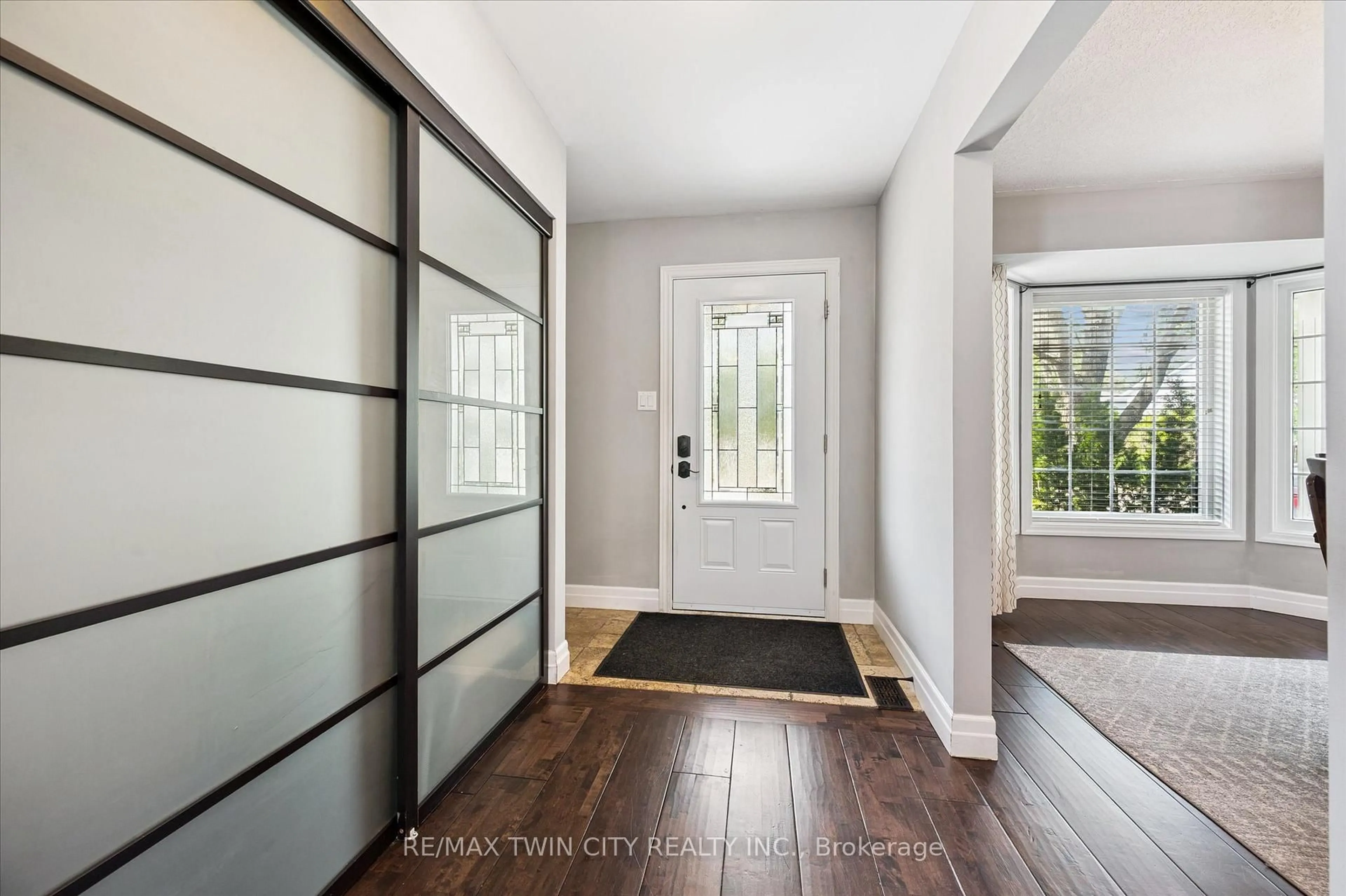 Indoor entryway for 411 Bankside Cres, Kitchener Ontario N2N 3E5