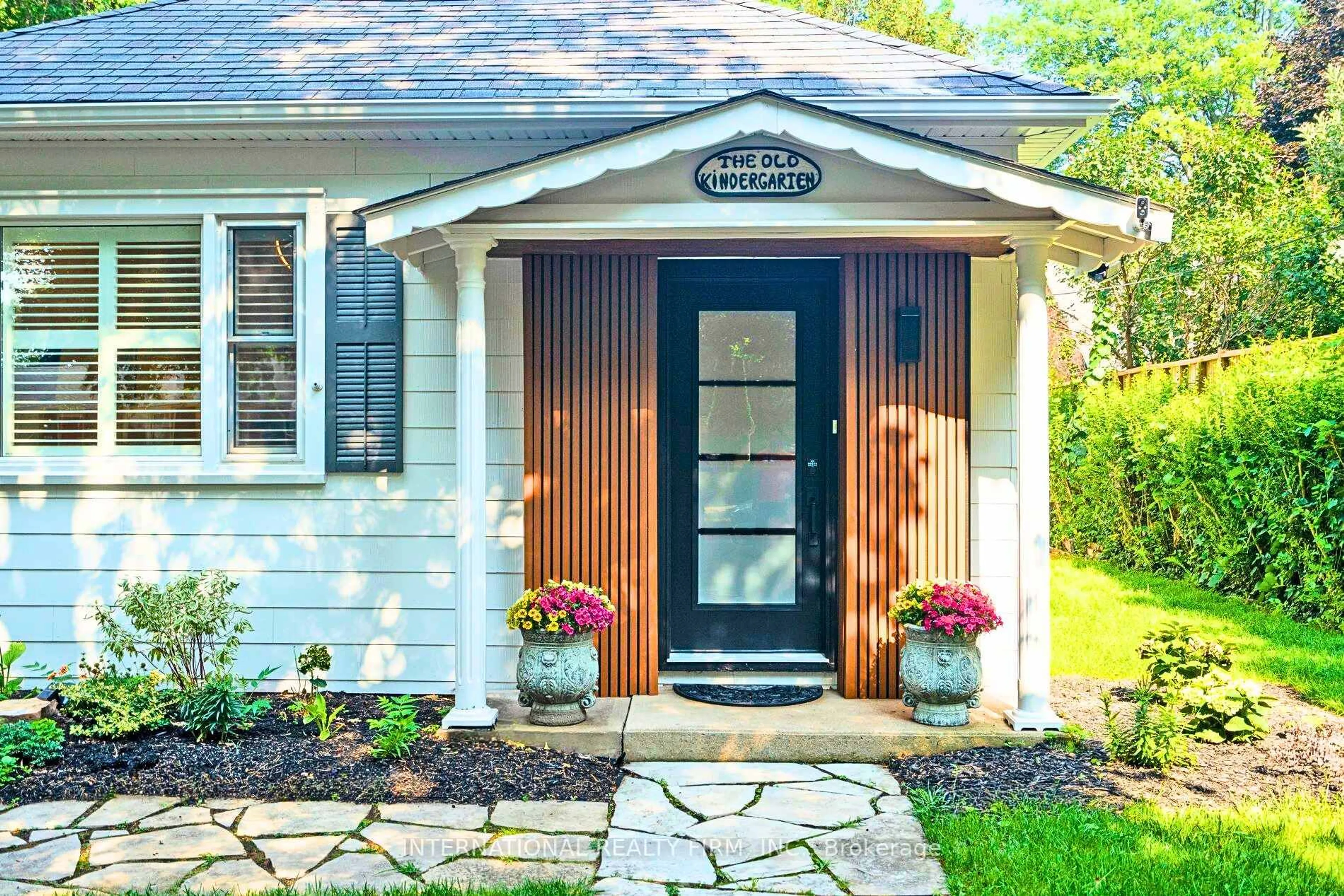 Indoor entryway for 267 Davy St, Niagara-on-the-Lake Ontario L0S 1J0