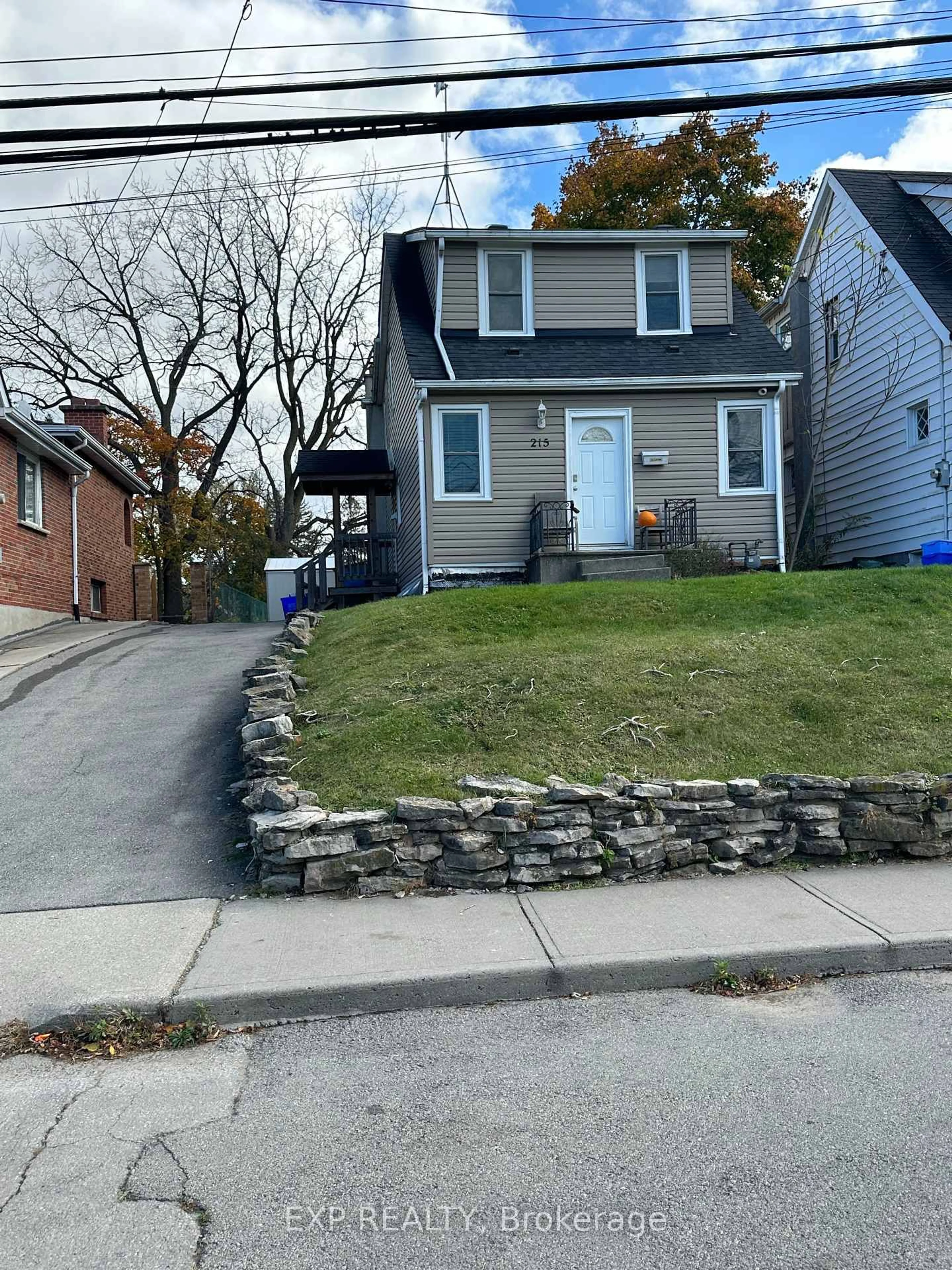 Unknown for 215 Emerson St, Hamilton Ontario L8S 2Y3