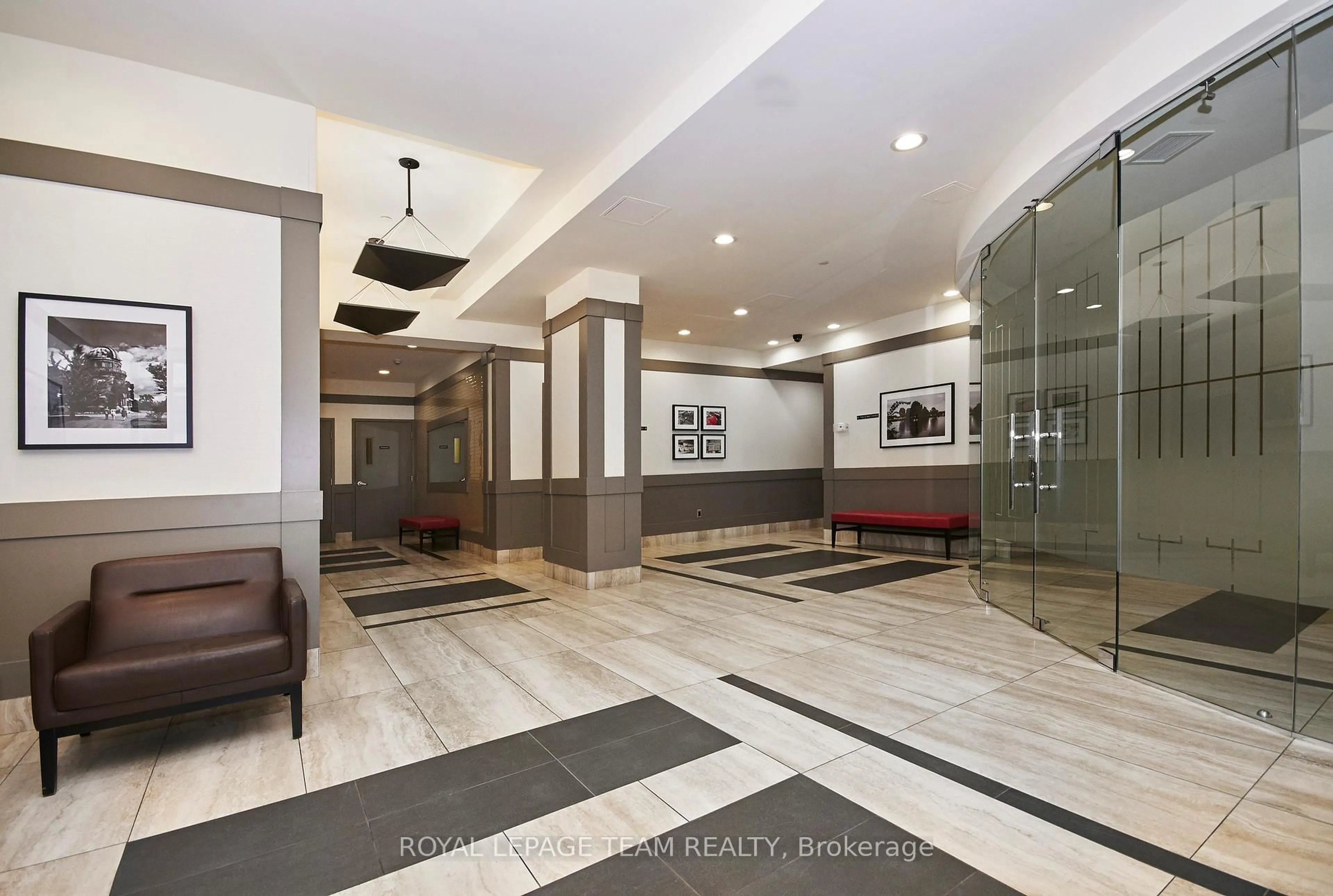 Lobby for 330 Loretta Ave #510, Ottawa Ontario K1S 4E8