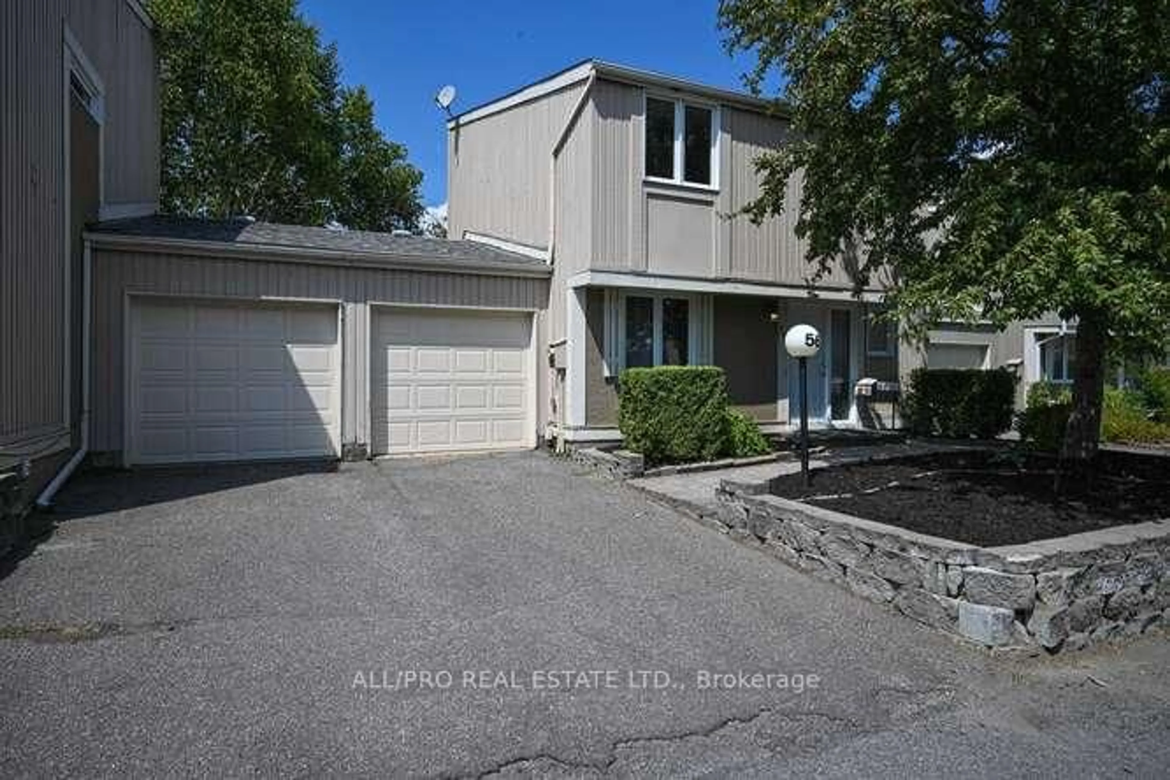 A pic from outside/outdoor area/front of a property/back of a property/a pic from drone, street for 56 Jackson Crt, Ottawa Ontario K2K 1B7