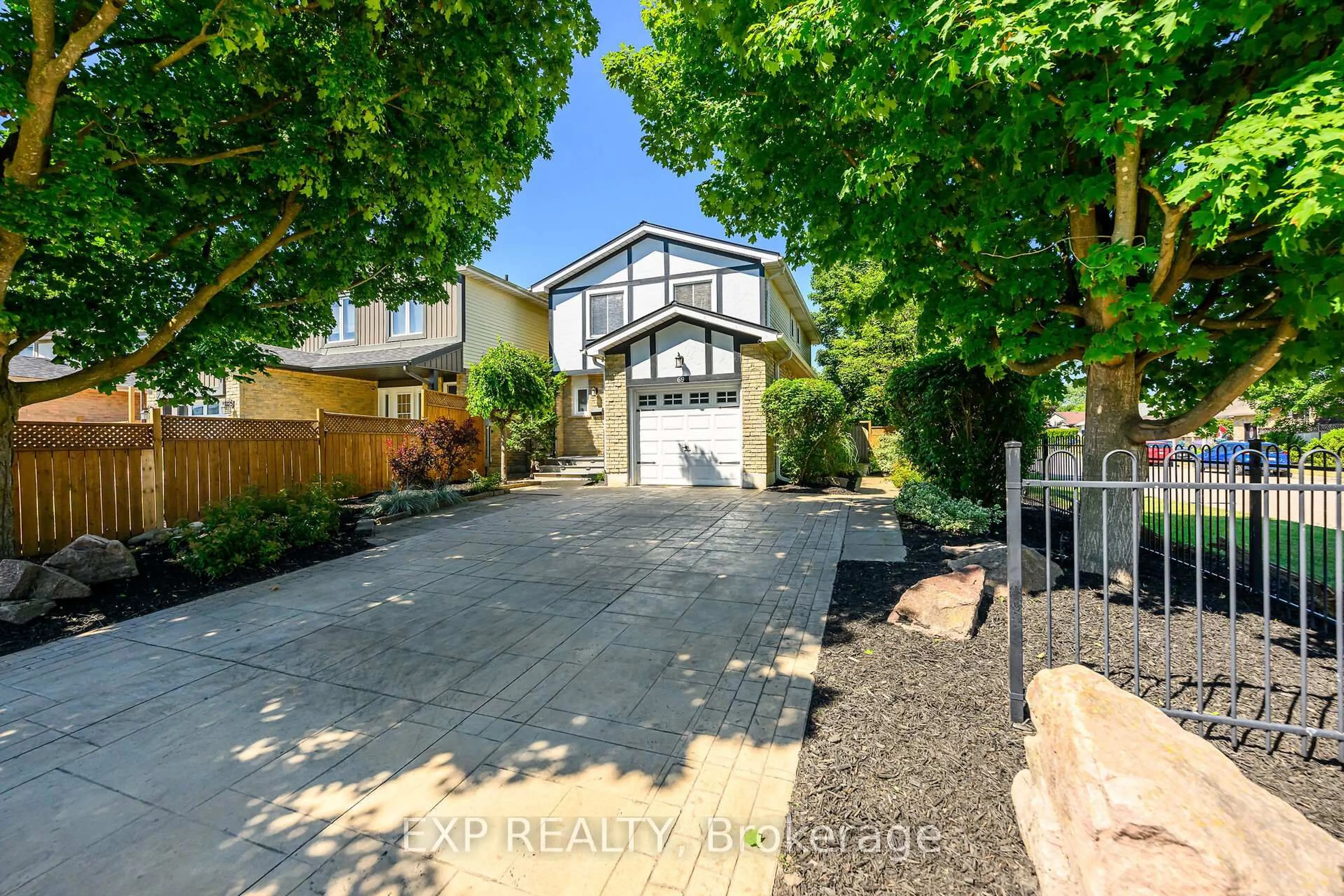 A pic from outside/outdoor area/front of a property/back of a property/a pic from drone, street for 69 Garden Cres, Brant Ontario N3L 3T1