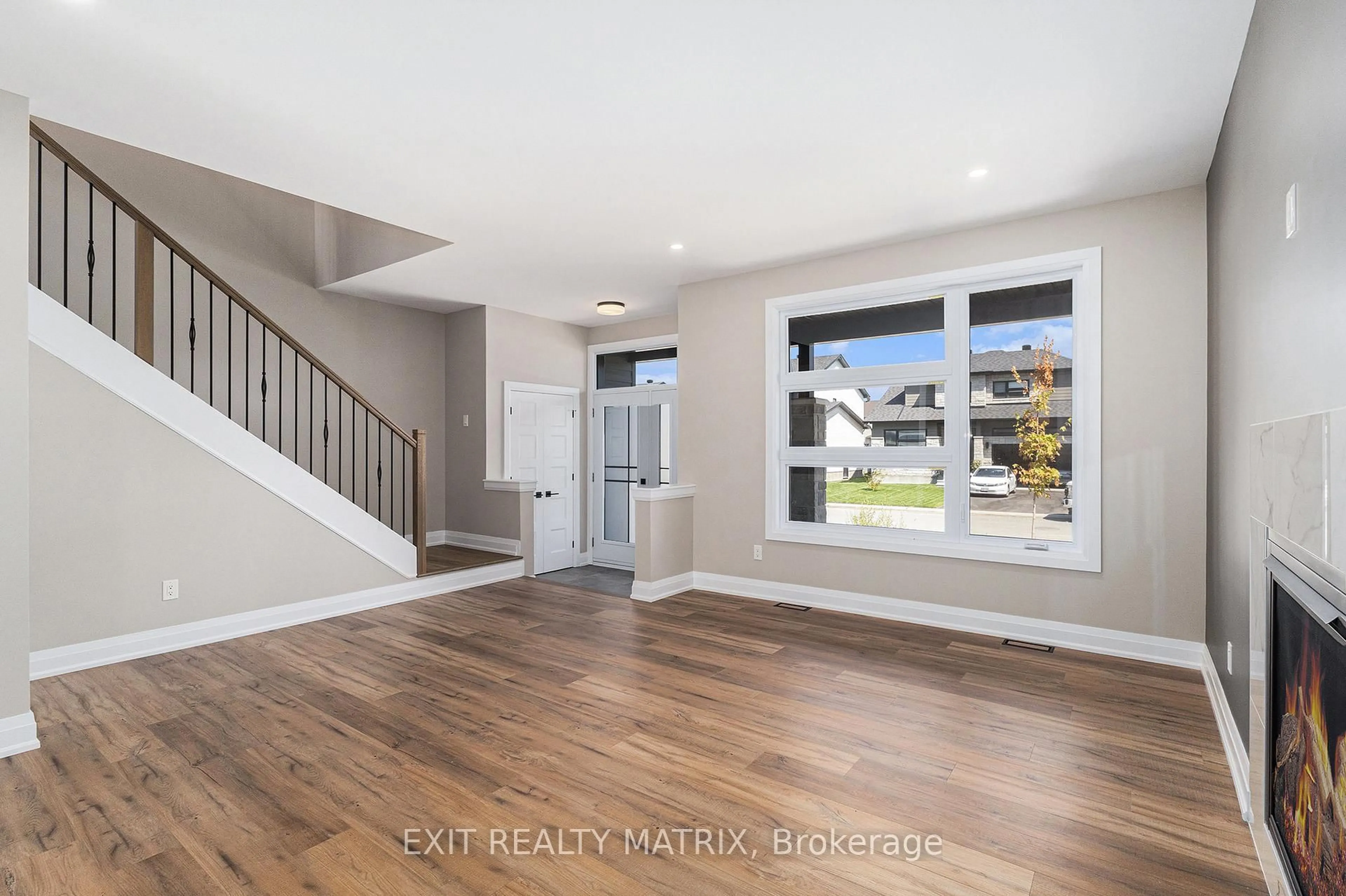 Indoor entryway for 1355 Fribourg St, Russell Ontario K0A 1W0