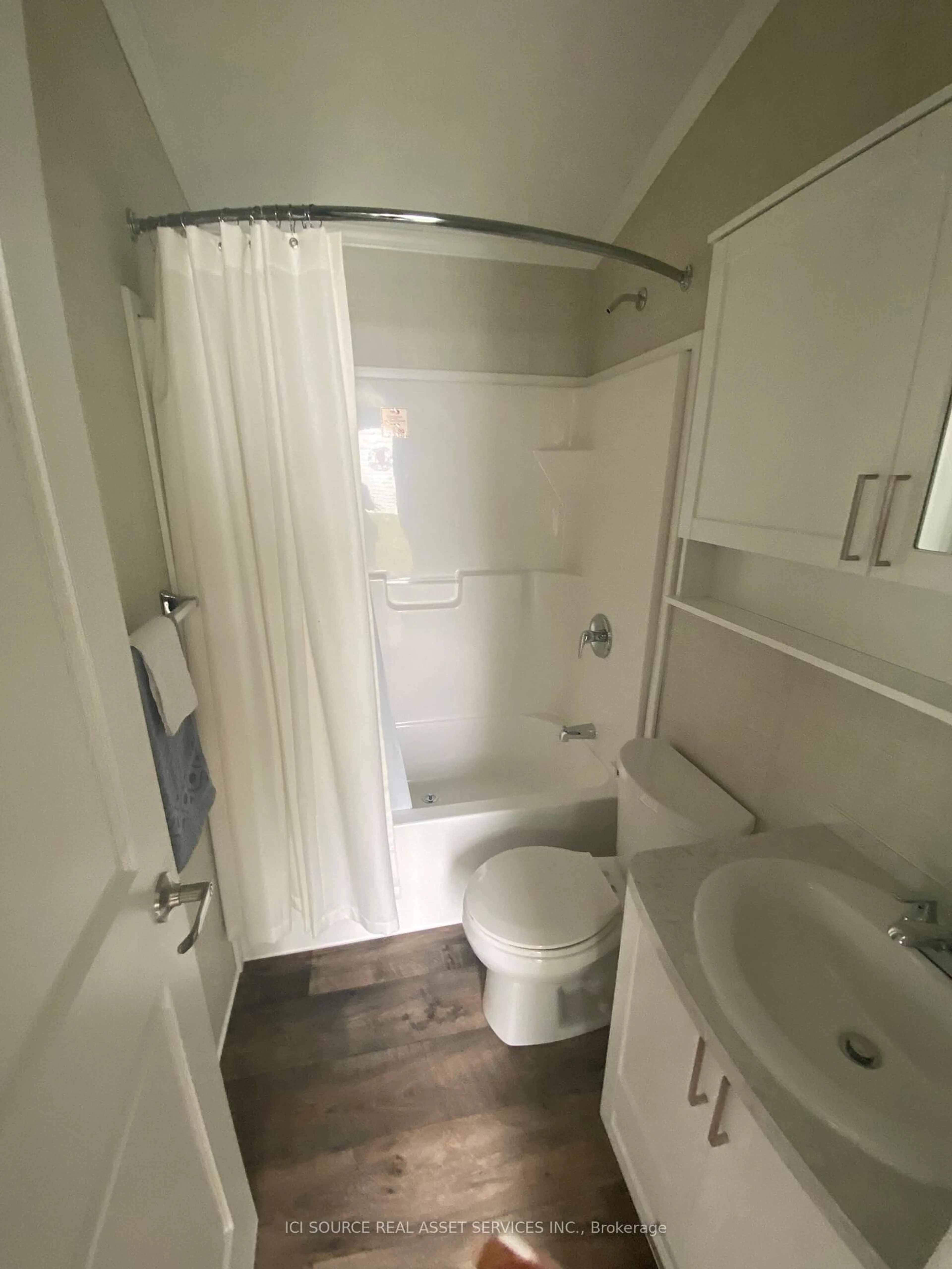Standard bathroom, floor is not visible for 1336 S Morrison Lake Rd #TRILM, Gravenhurst Ontario P0E 1G0