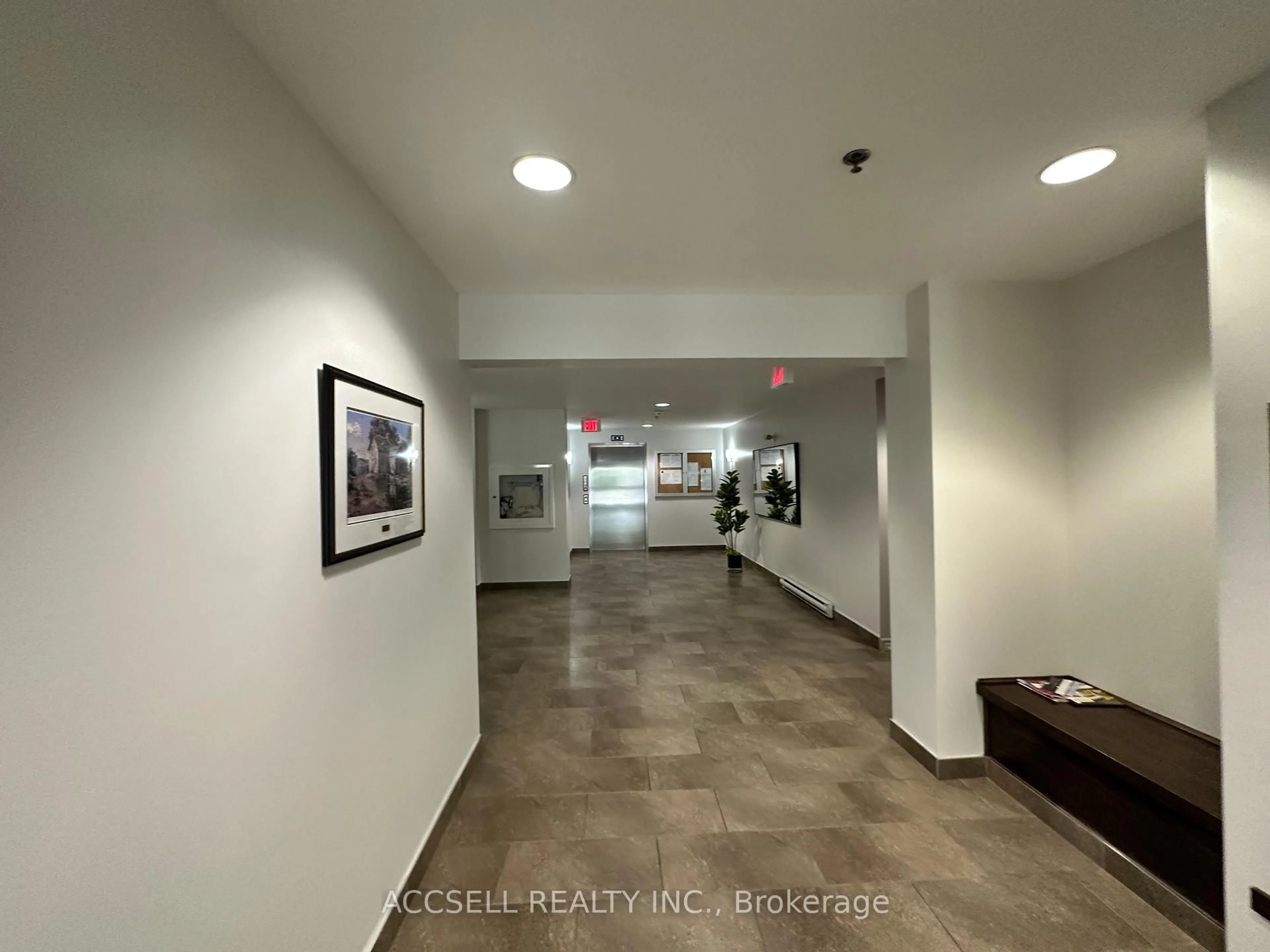 Indoor foyer for 151 Potts Private, Ottawa Ontario K4A 0V7