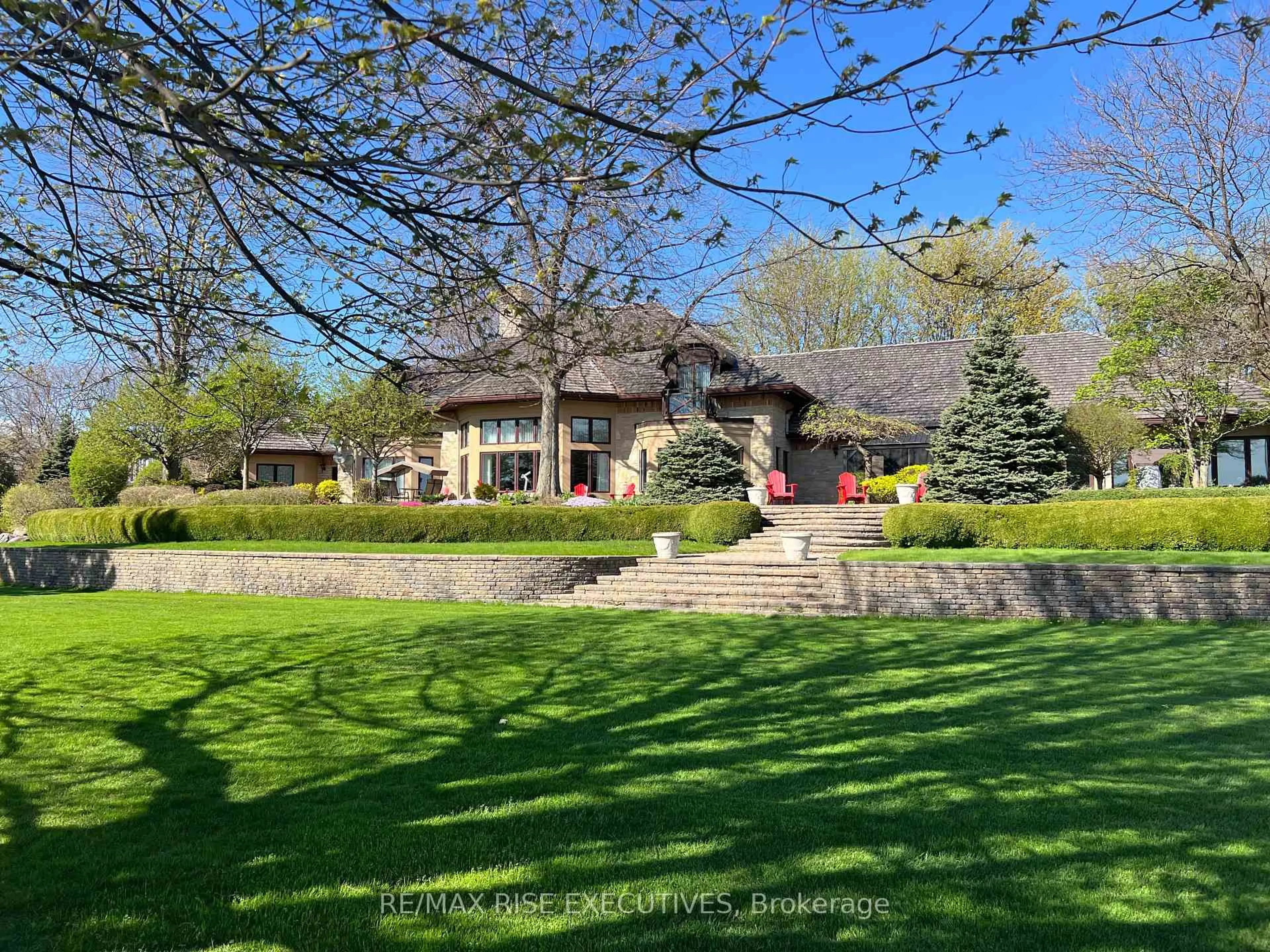 A pic from outside/outdoor area/front of a property/back of a property/a pic from drone, unknown for 16024 LAKESIDE Dr, South Stormont Ontario K0C 1P0