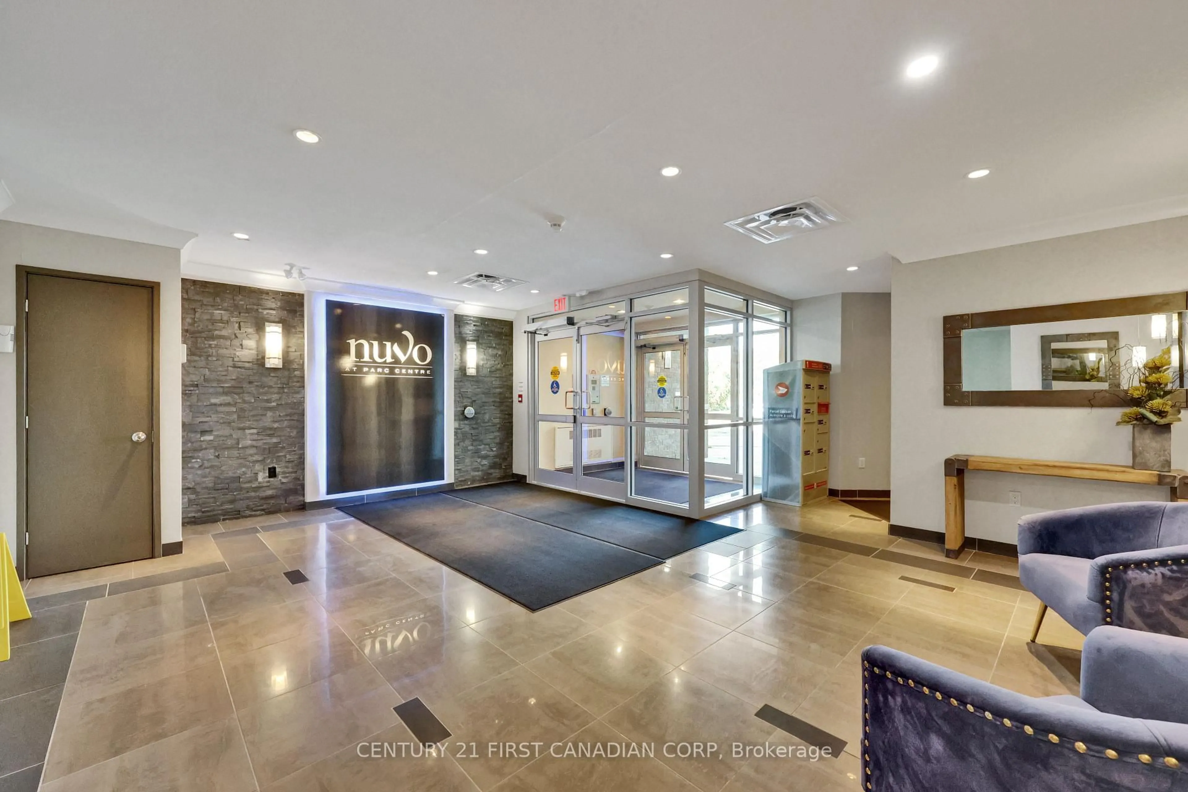 Indoor foyer for 340 Sugarcreek Tr #211, London North Ontario N6H 0G4