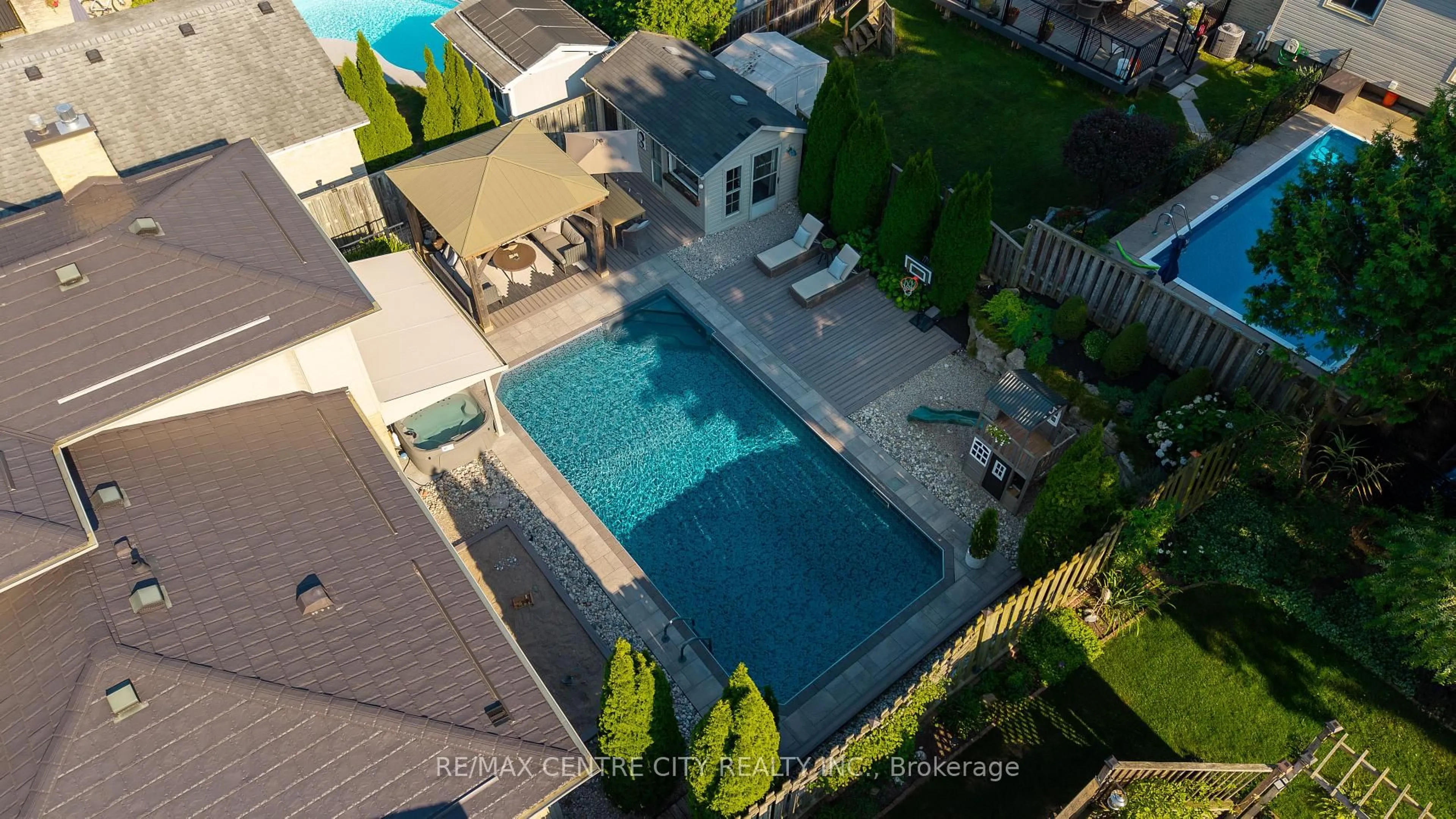 Pool for 144 Springfield Cres, London South Ontario N6K 2T6