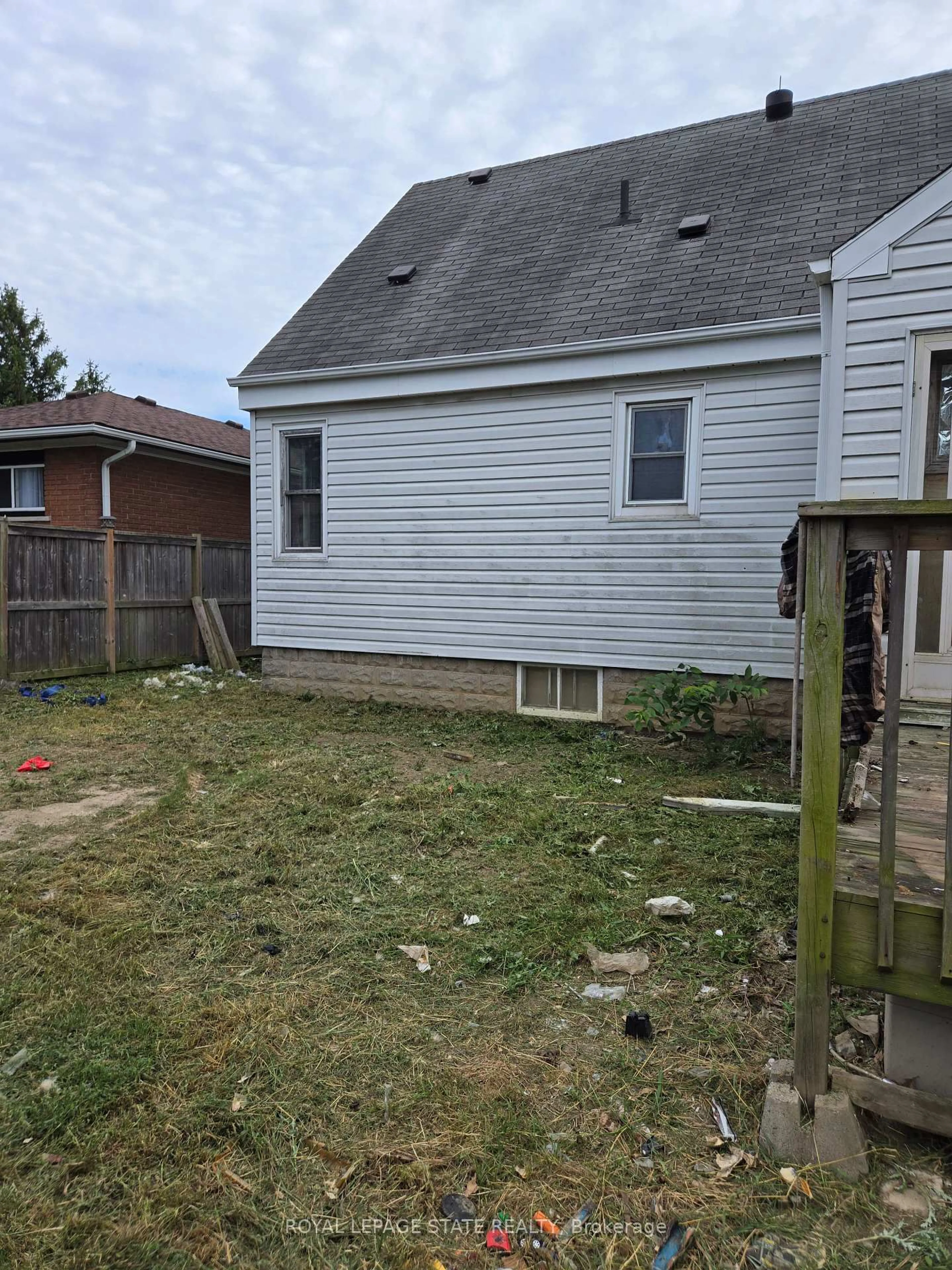 Shed for 697 Limeridge Rd, Hamilton Ontario L8W 1A4