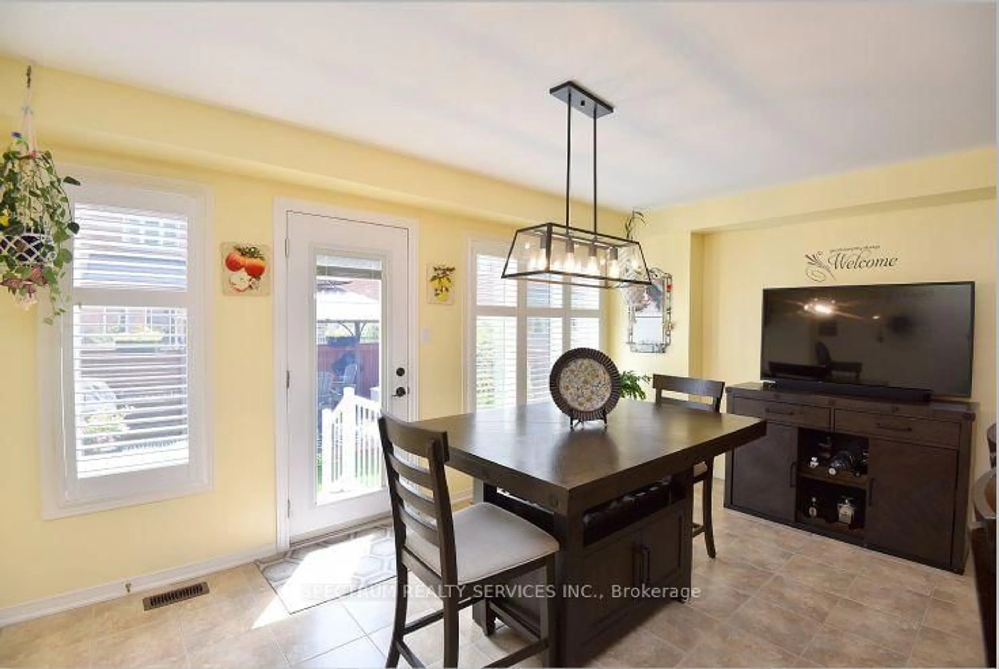 Open concept kitchen, ceramic/tile floor for 56 Mcknight Ave, Hamilton Ontario L8B 0R5