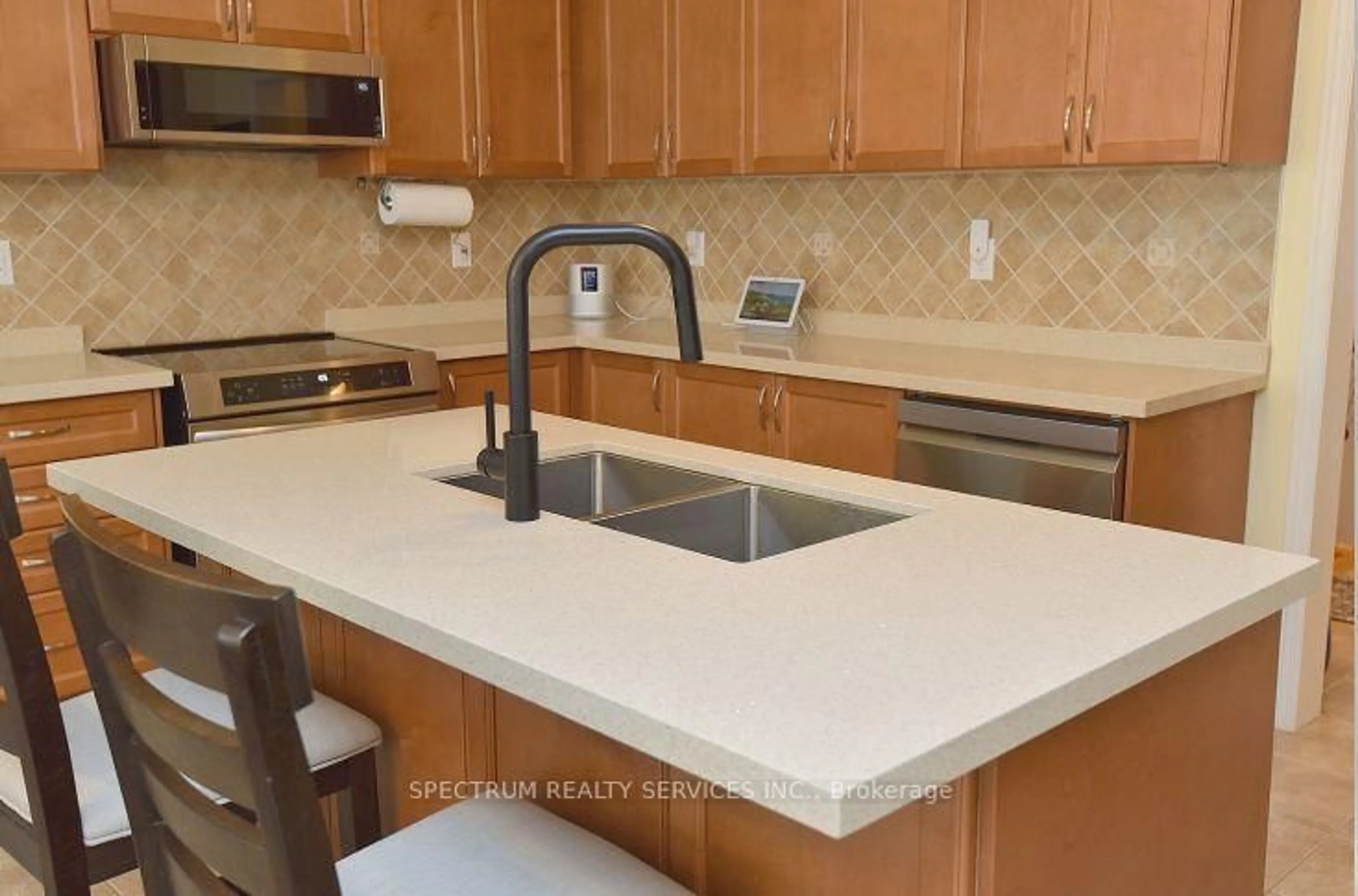 Standard kitchen, ceramic/tile floor for 56 Mcknight Ave, Hamilton Ontario L8B 0R5