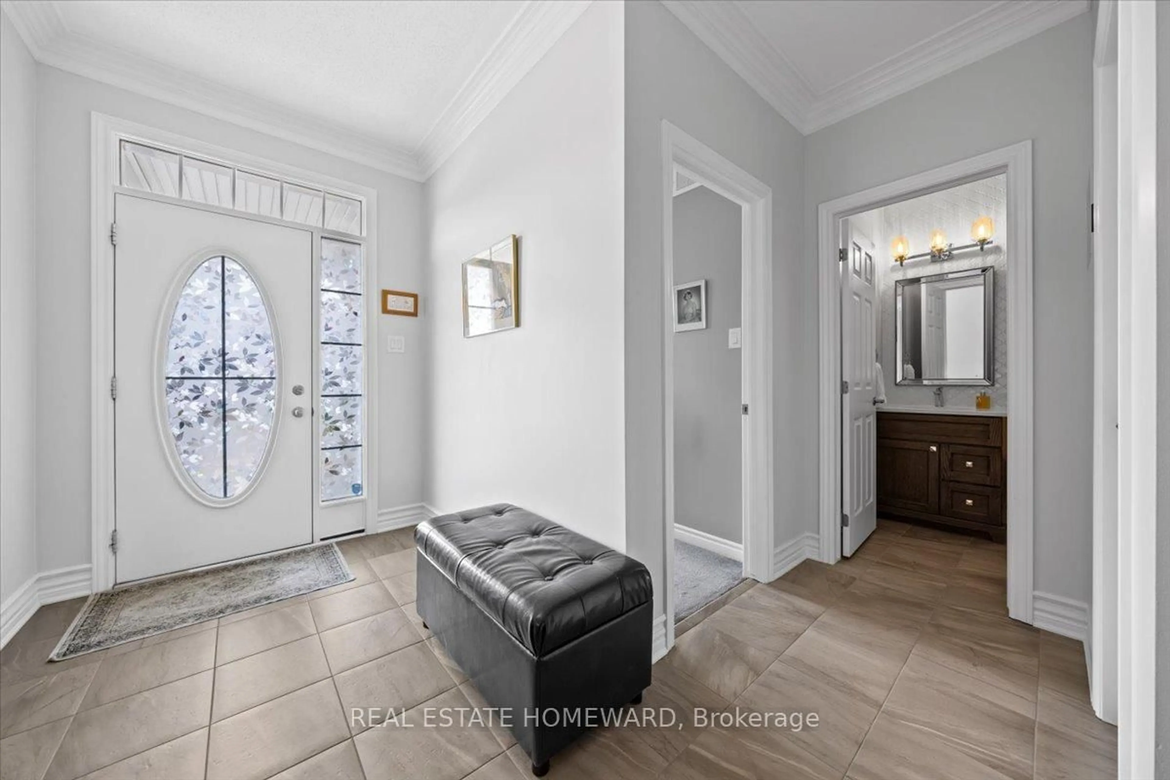 Indoor entryway for 207 Cranesbill Rd, Ottawa Ontario K2V 0N5