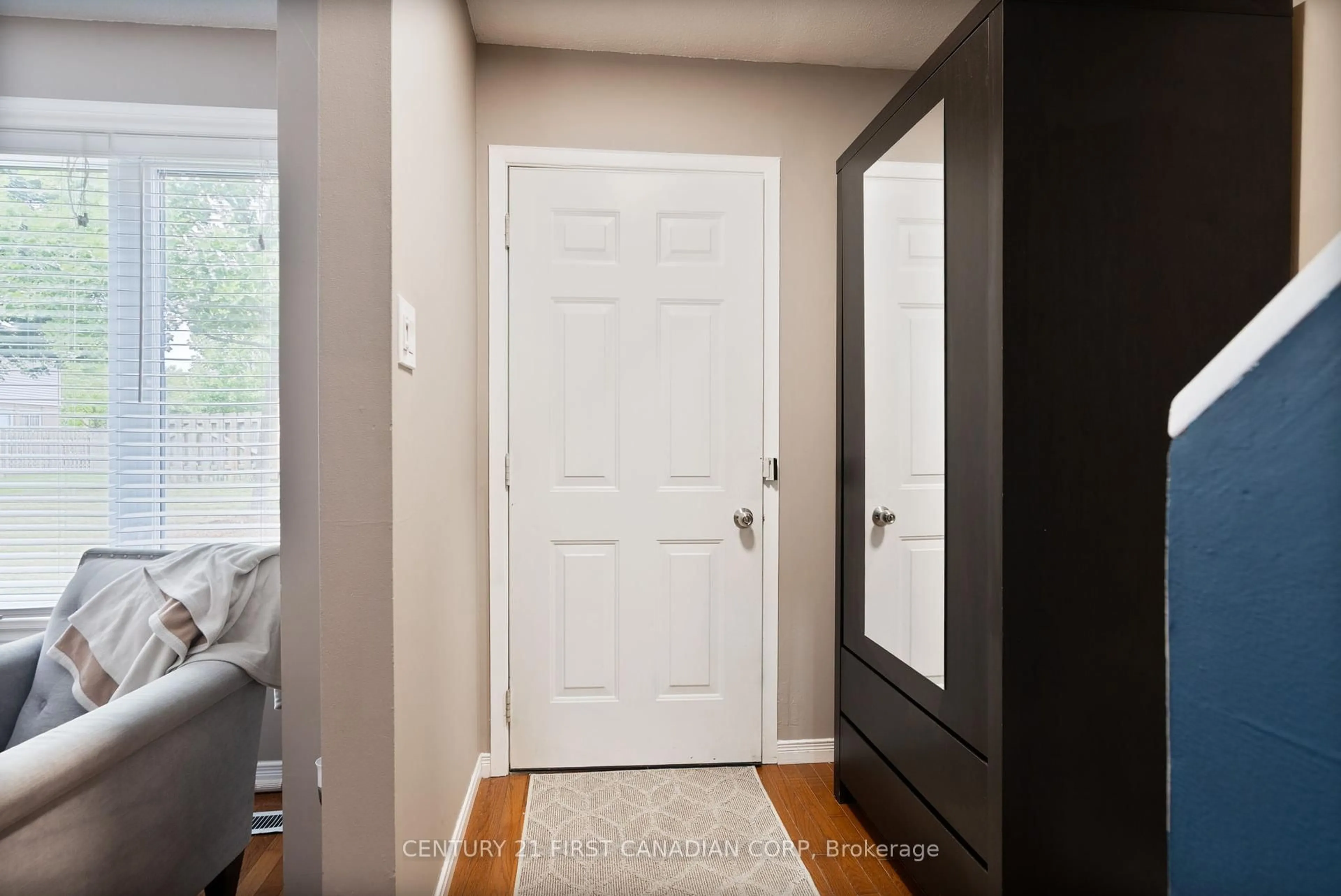 Indoor entryway for 320 Westminster Ave #21, London South Ontario N6C 5H5