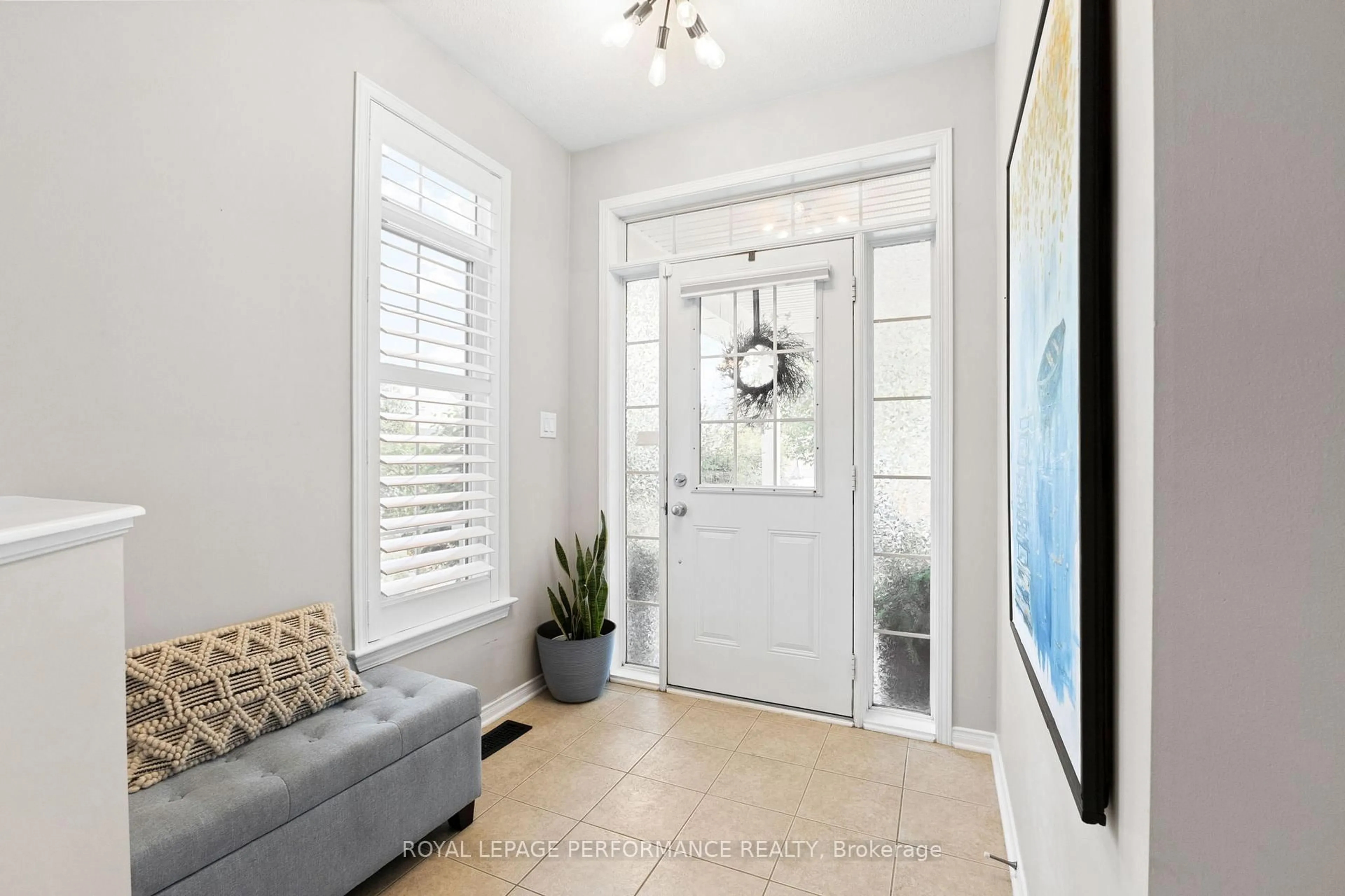 Indoor entryway for 323 Centerra Crt, Ottawa Ontario K2J 5T9