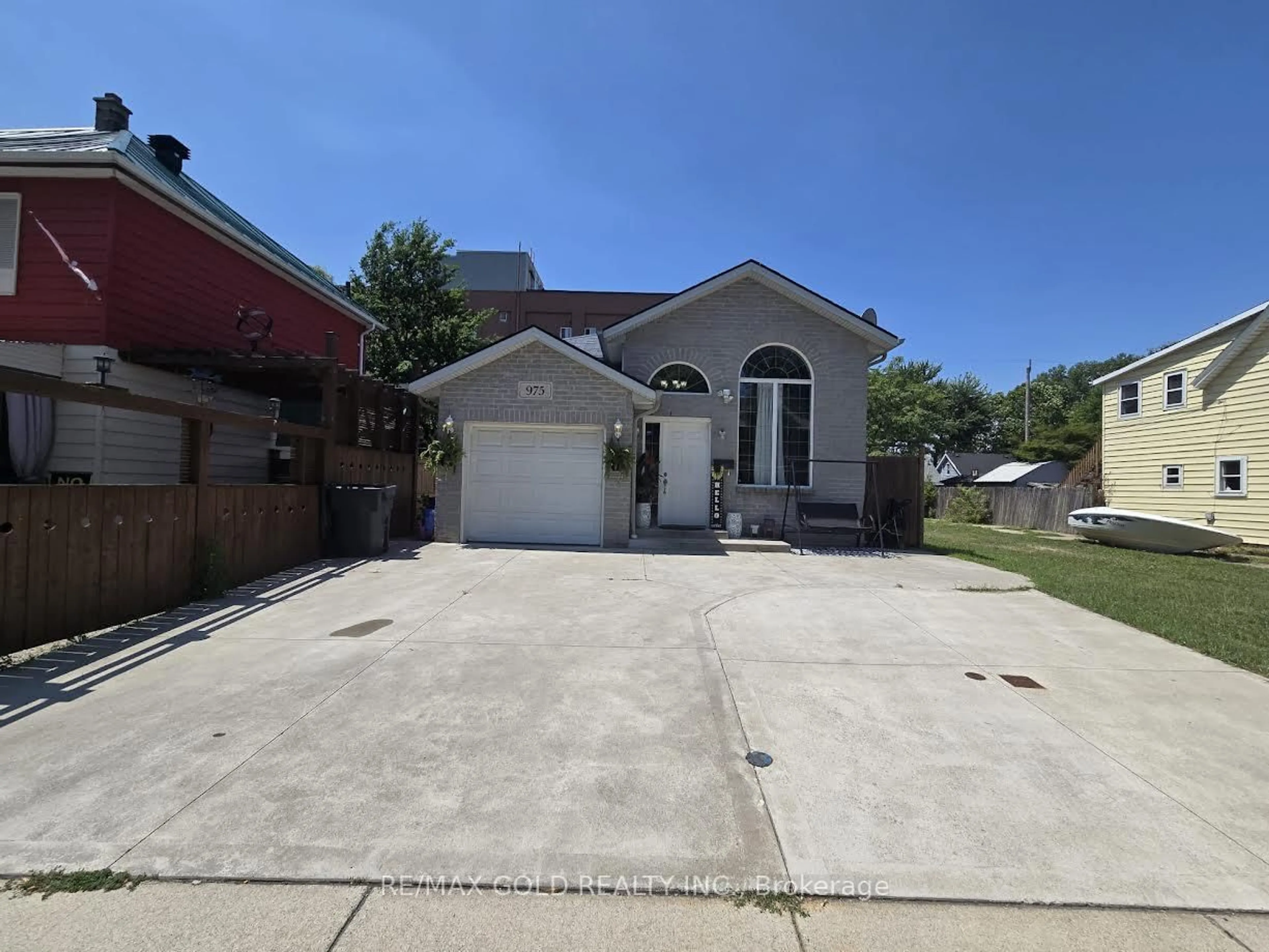Unknown for 975 Albert Rd, Windsor Ontario N8Y 3P1