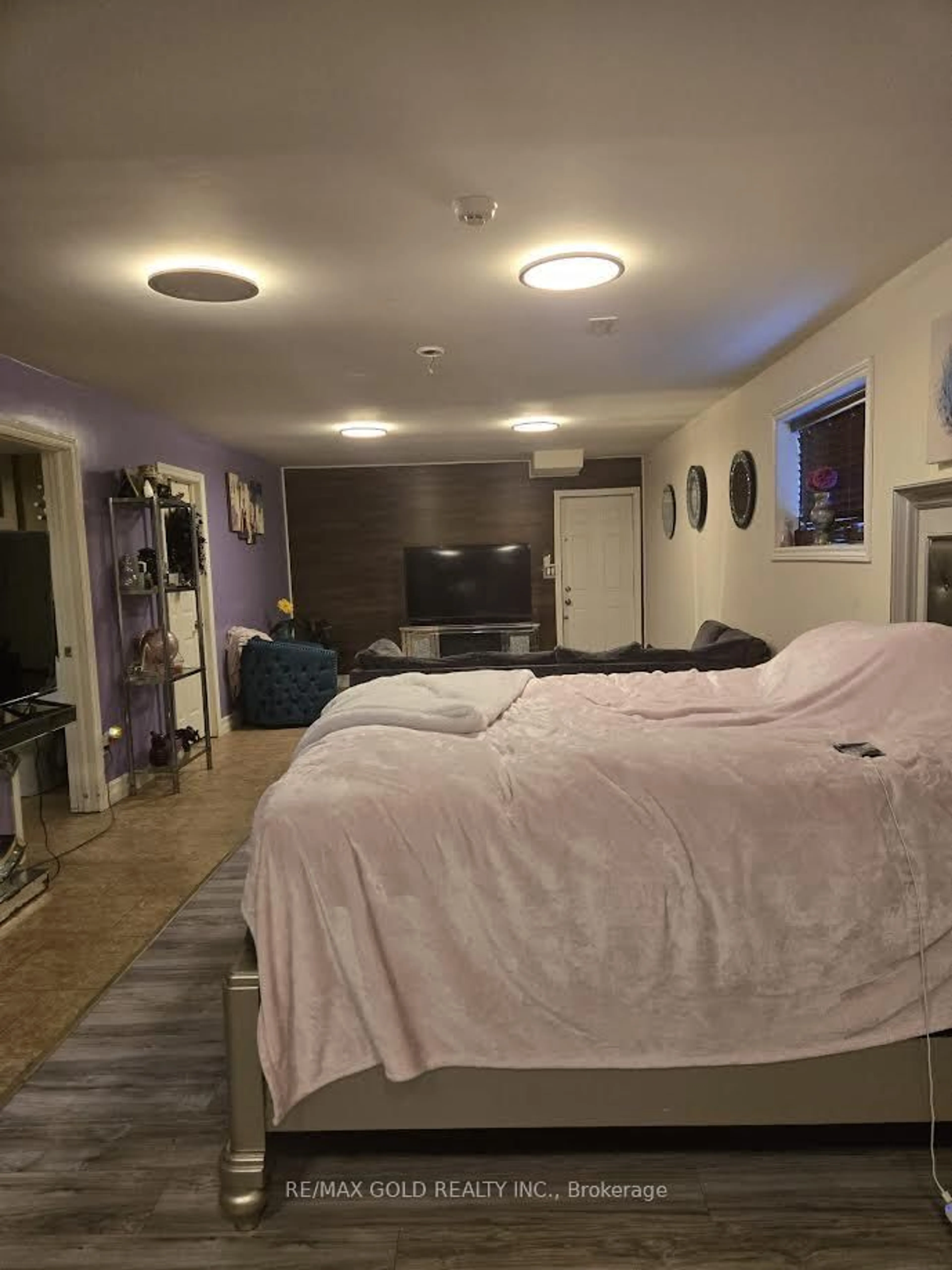 A pic of a room for 975 Albert Rd, Windsor Ontario N8Y 3P1
