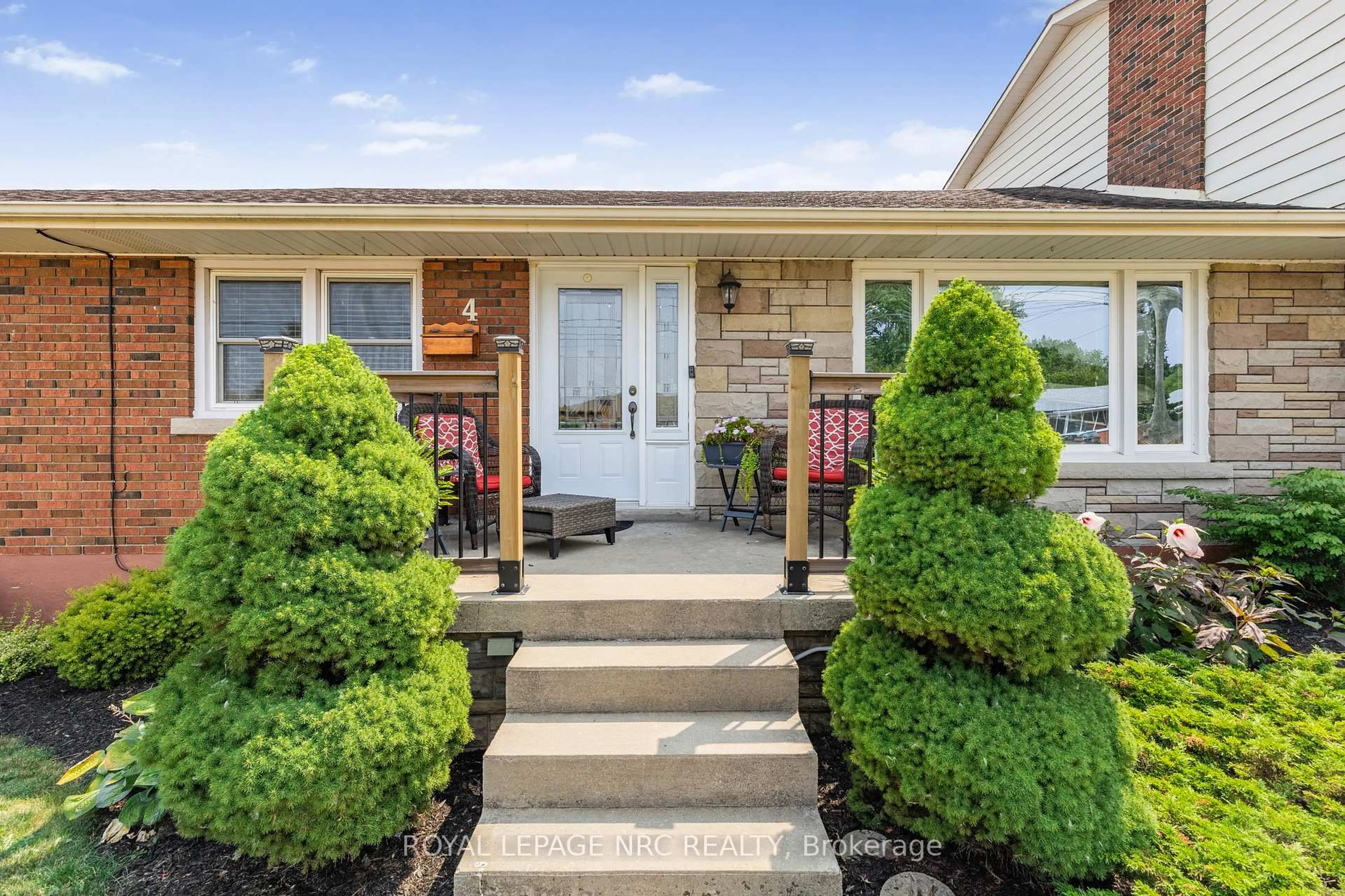 Indoor entryway for 4 Cline Rd, Grimsby Ontario L3M 4B9