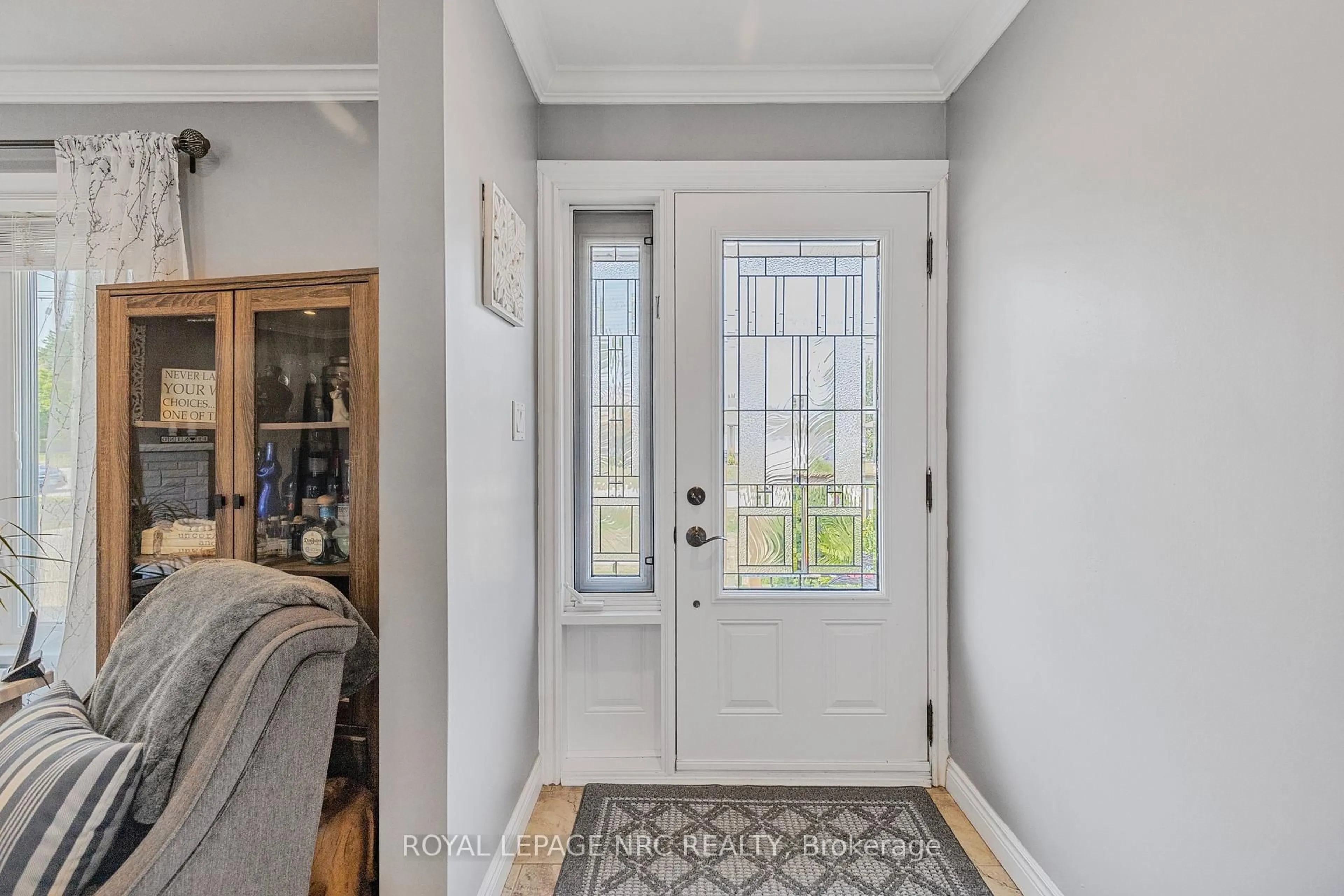 Indoor entryway for 4 Cline Rd, Grimsby Ontario L3M 4B9