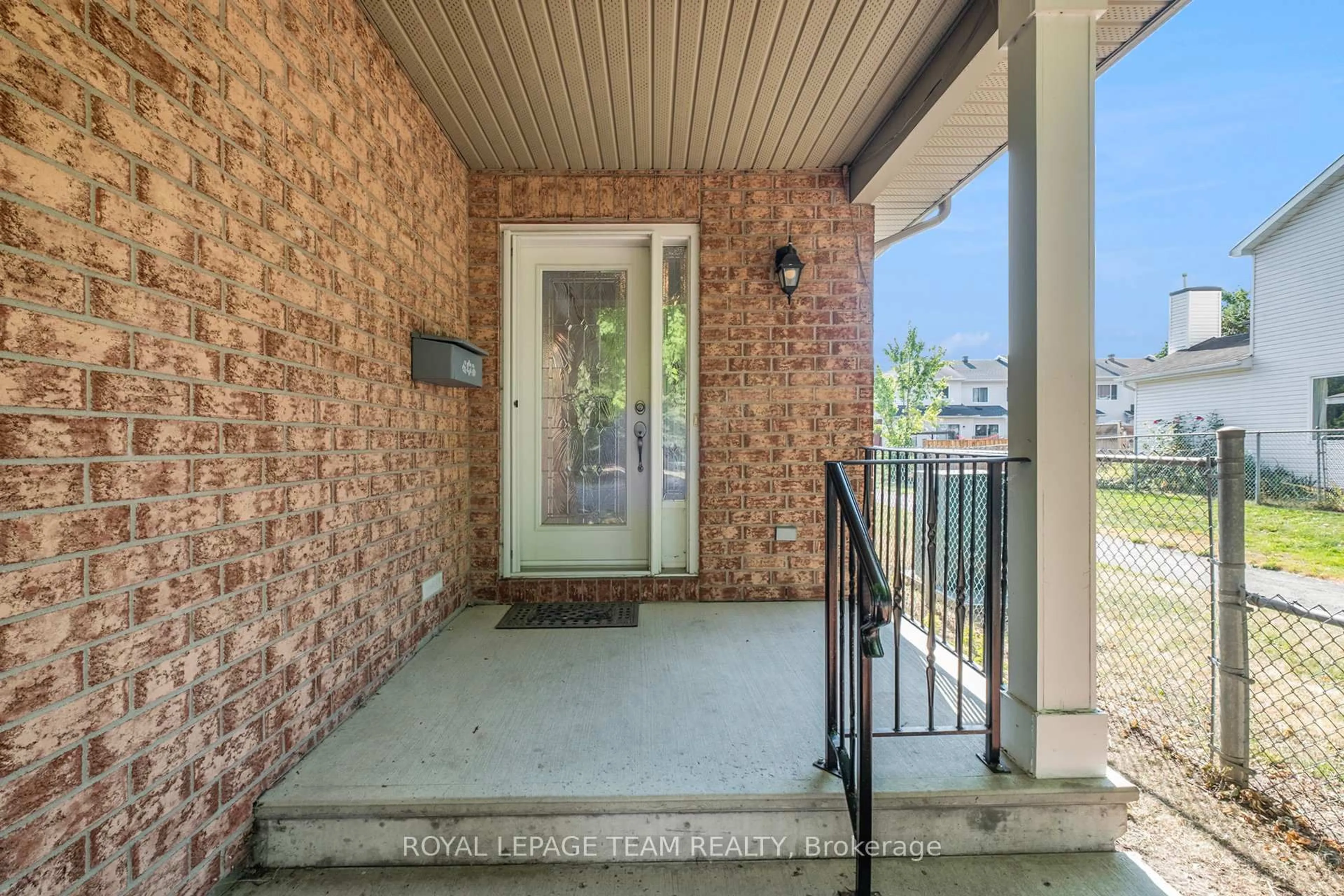 Indoor entryway for 239 Markland Cres, Ottawa Ontario K2G 6A9