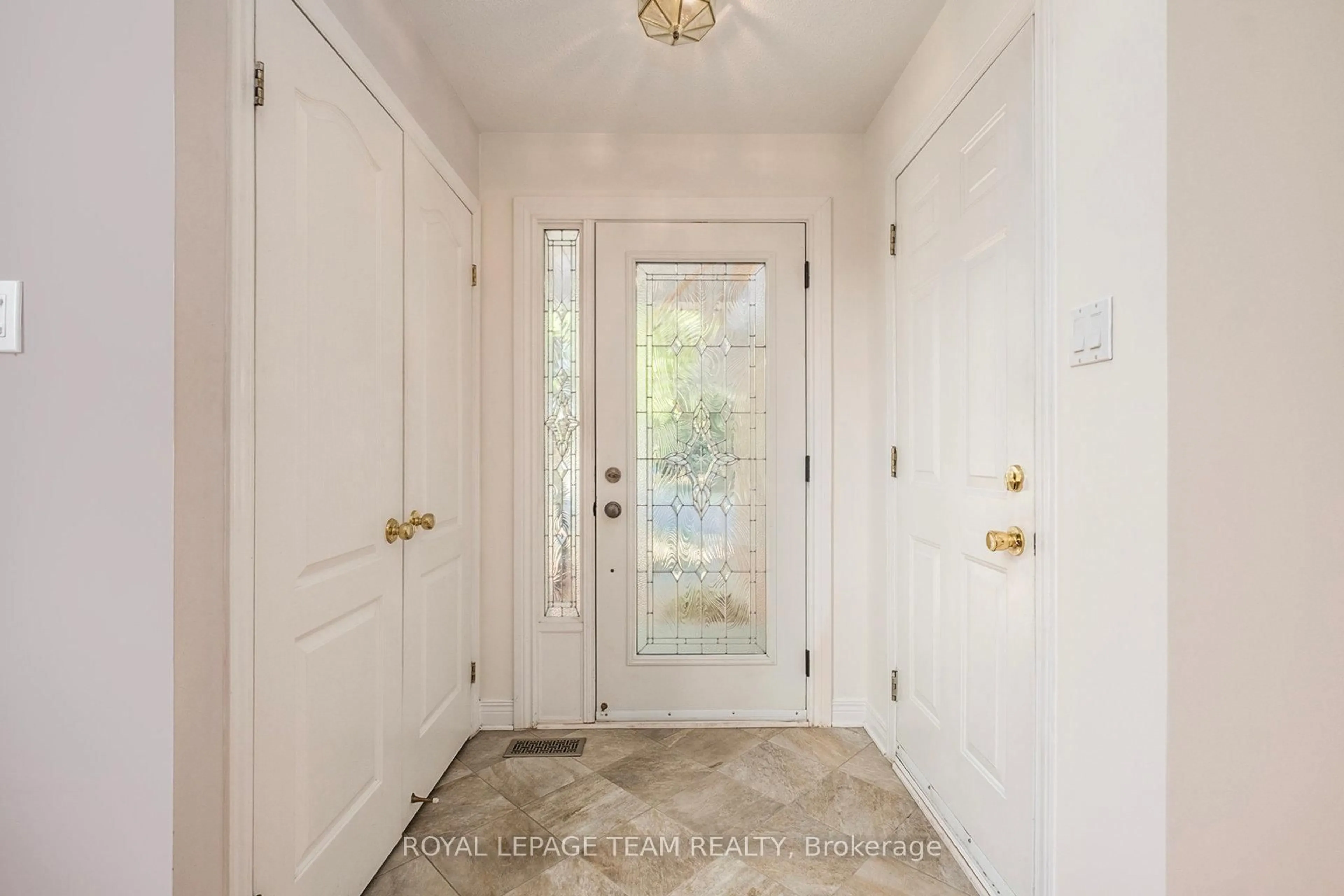 Indoor entryway for 239 Markland Cres, Ottawa Ontario K2G 6A9