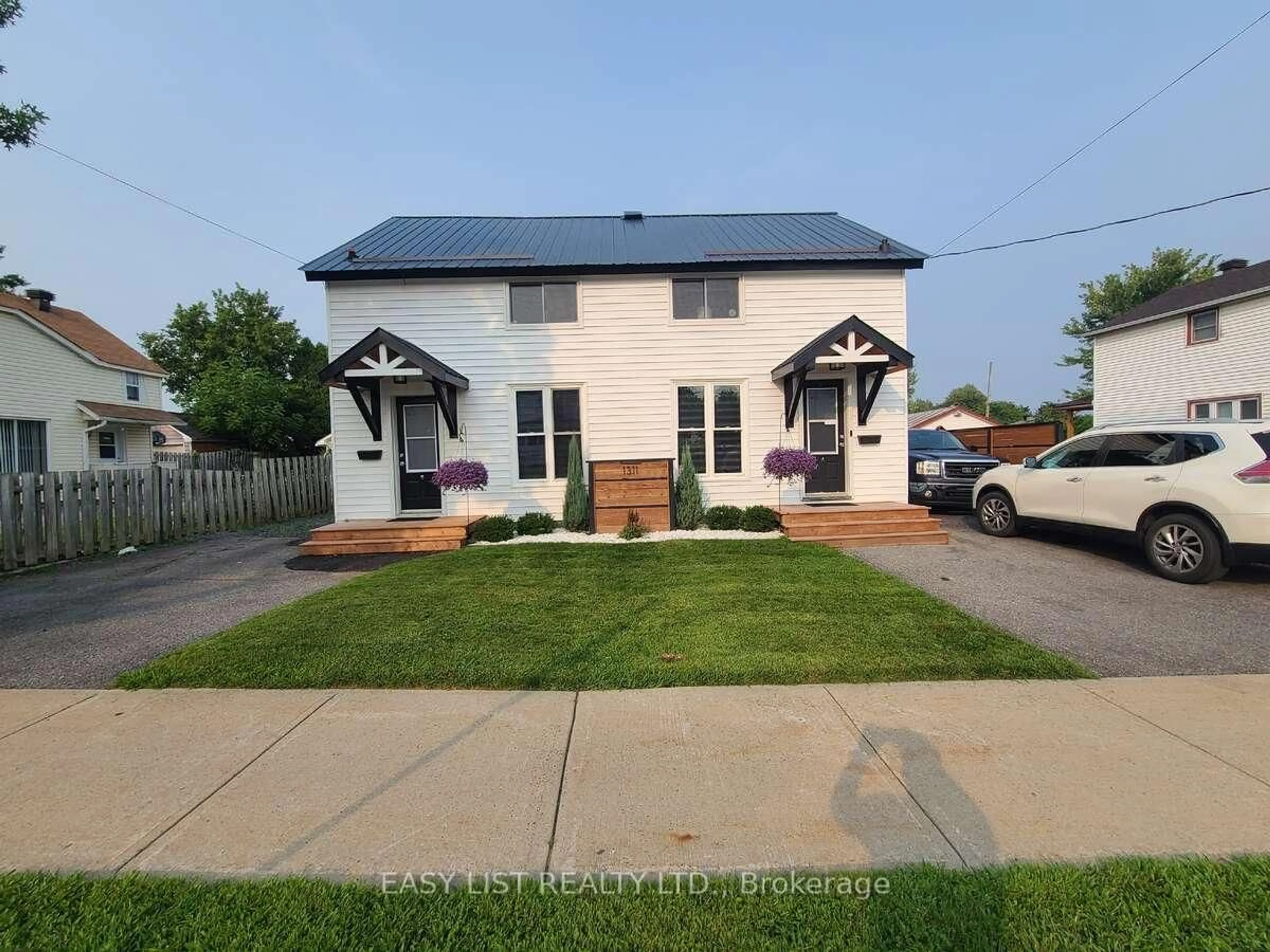 A pic from outside/outdoor area/front of a property/back of a property/a pic from drone, street for 1311 Cumberland St, Cornwall Ontario K6J 4K8