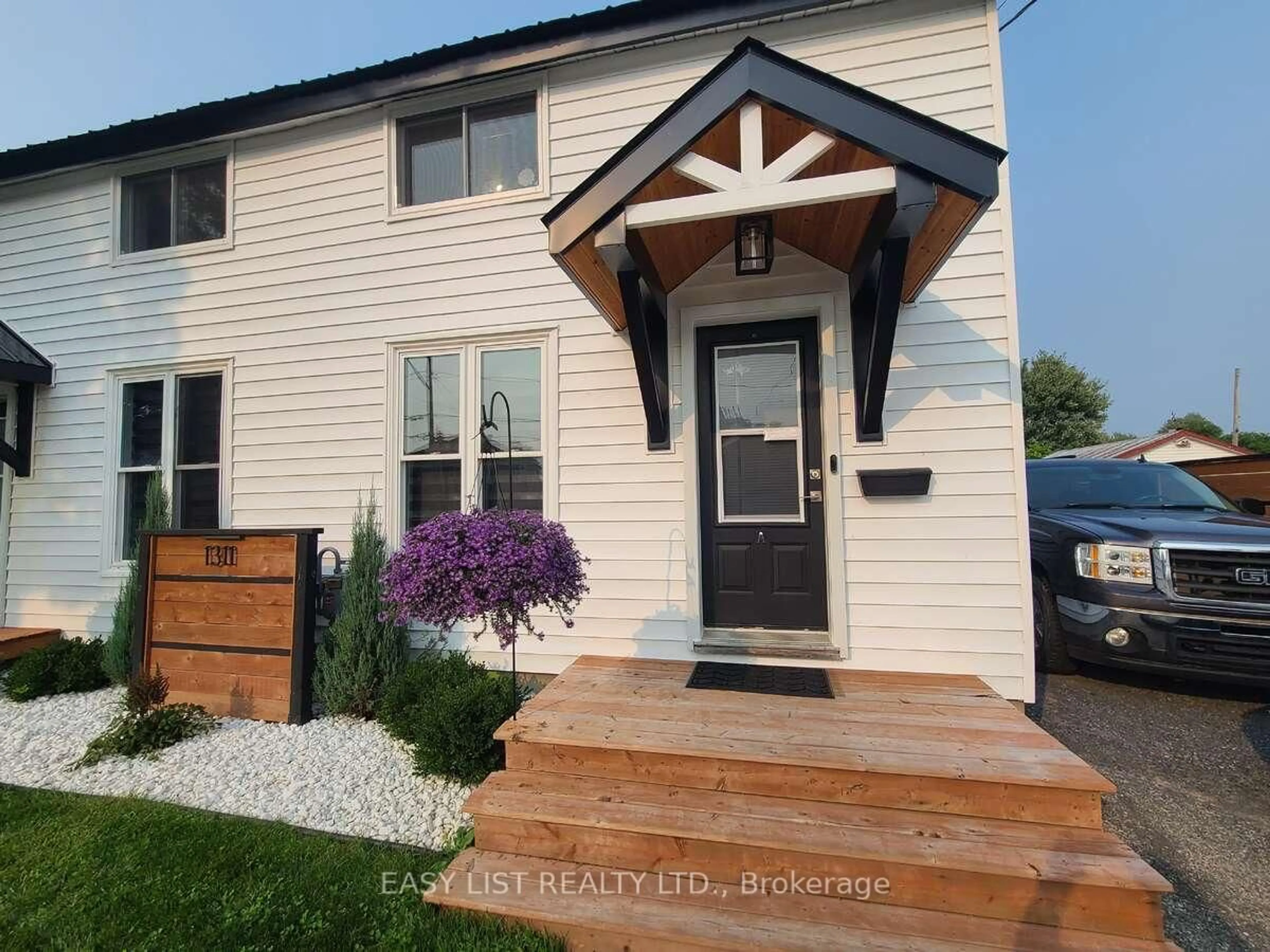 Home with vinyl exterior material, street for 1311 Cumberland St, Cornwall Ontario K6J 4K8