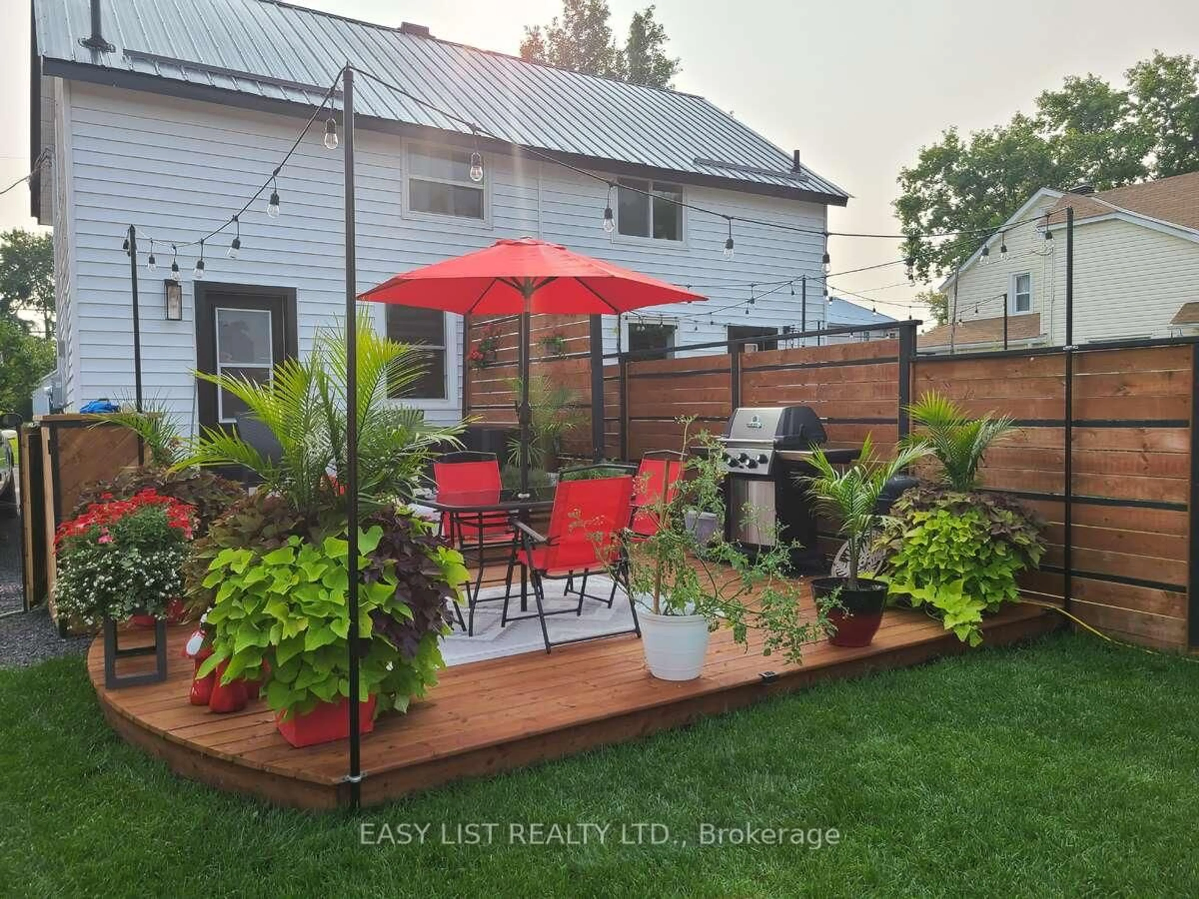 Patio, street for 1311 Cumberland St, Cornwall Ontario K6J 4K8