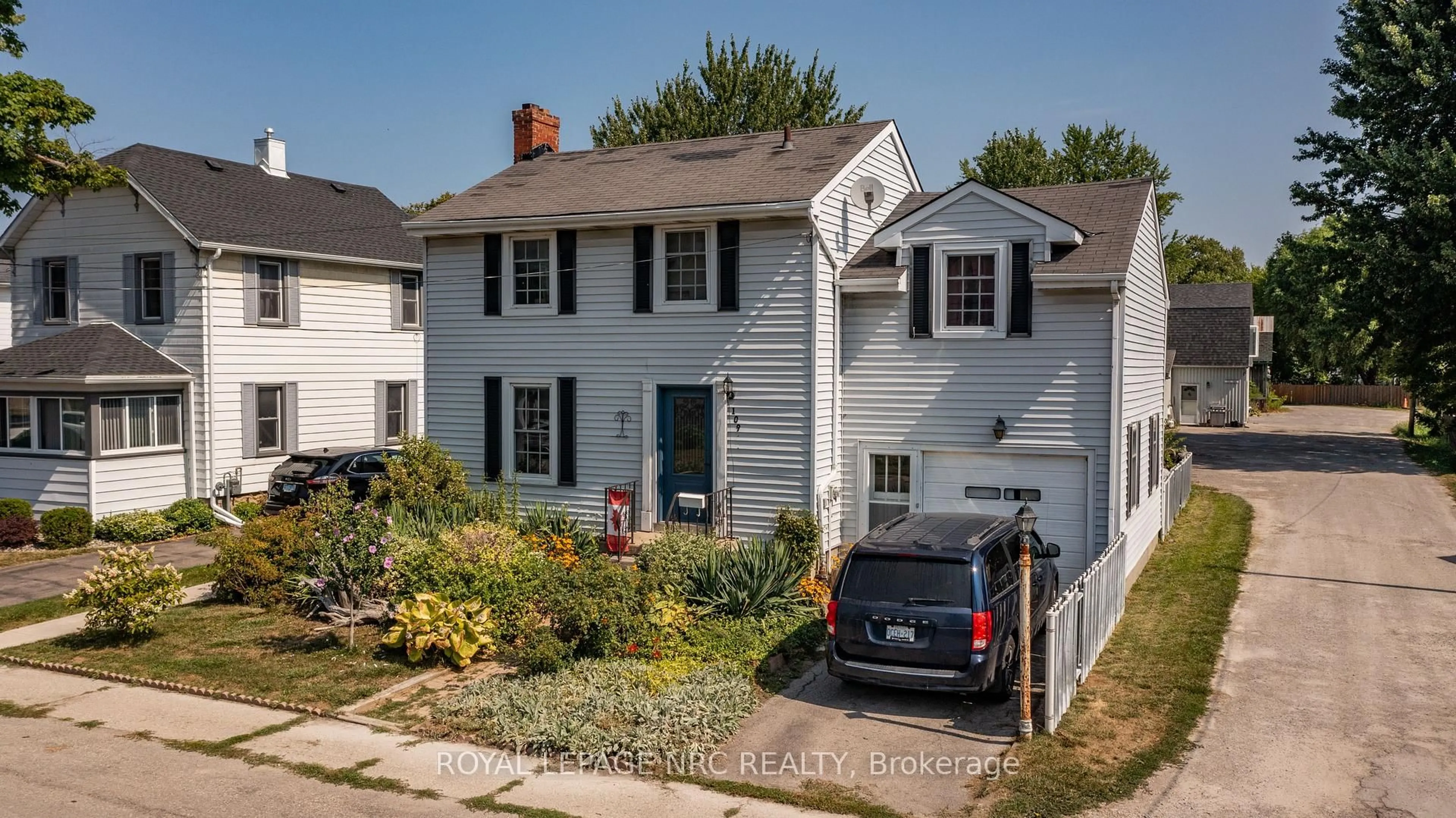 A pic from outside/outdoor area/front of a property/back of a property/a pic from drone, street for 109 Cross St, Haldimand Ontario N1A 1B7