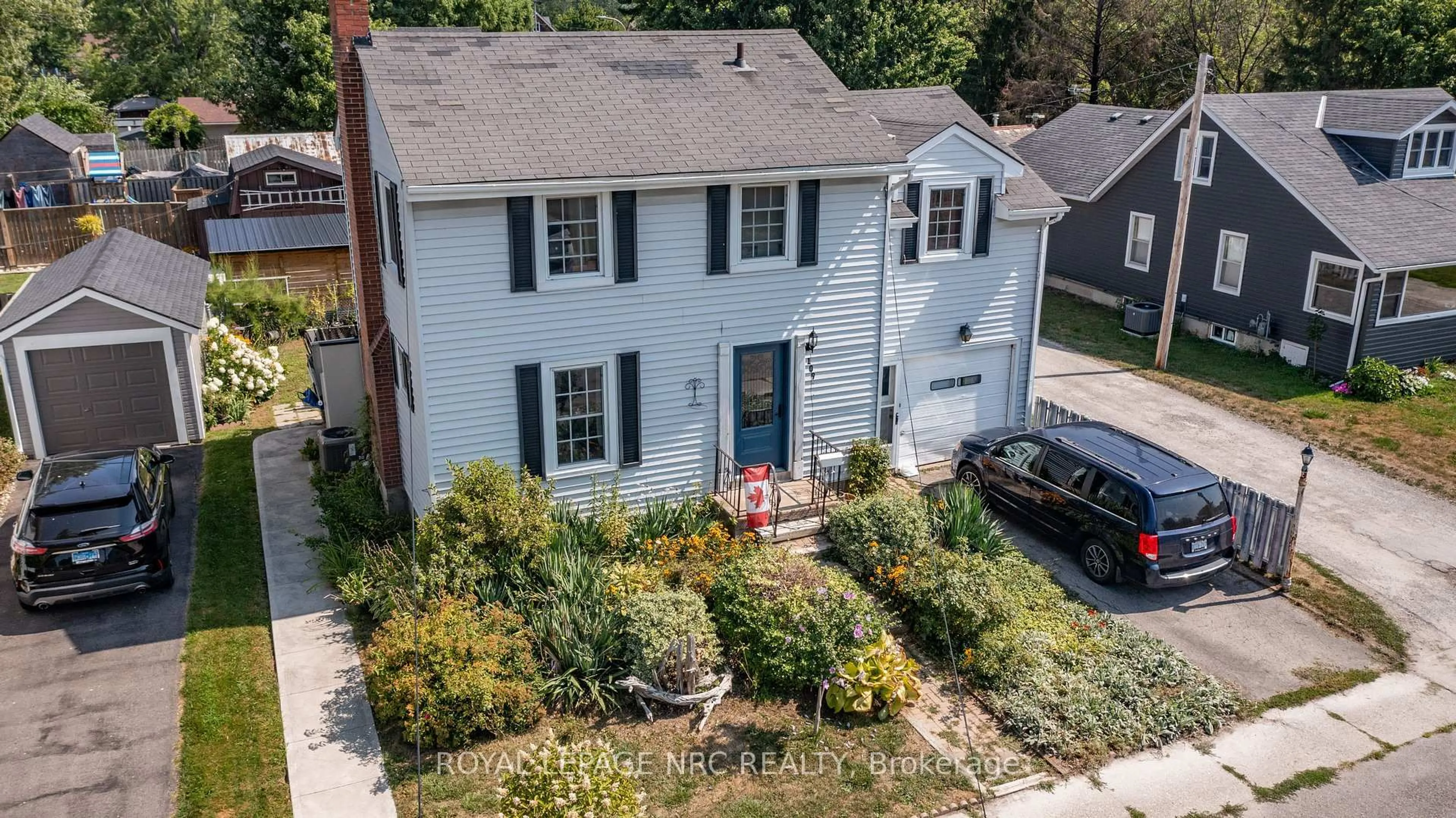 A pic from outside/outdoor area/front of a property/back of a property/a pic from drone, street for 109 Cross St, Haldimand Ontario N1A 1B7