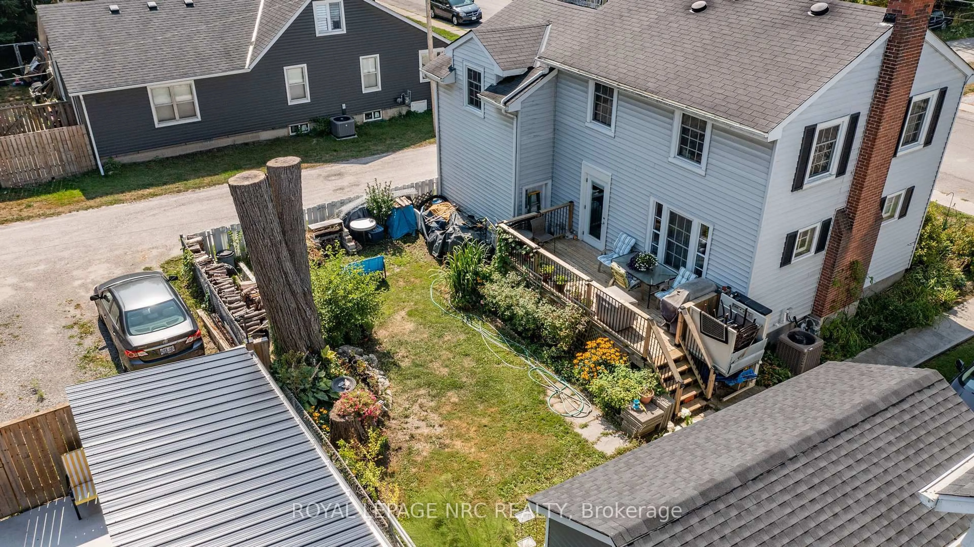 A pic from outside/outdoor area/front of a property/back of a property/a pic from drone, city buildings view from balcony for 109 Cross St, Haldimand Ontario N1A 1B7