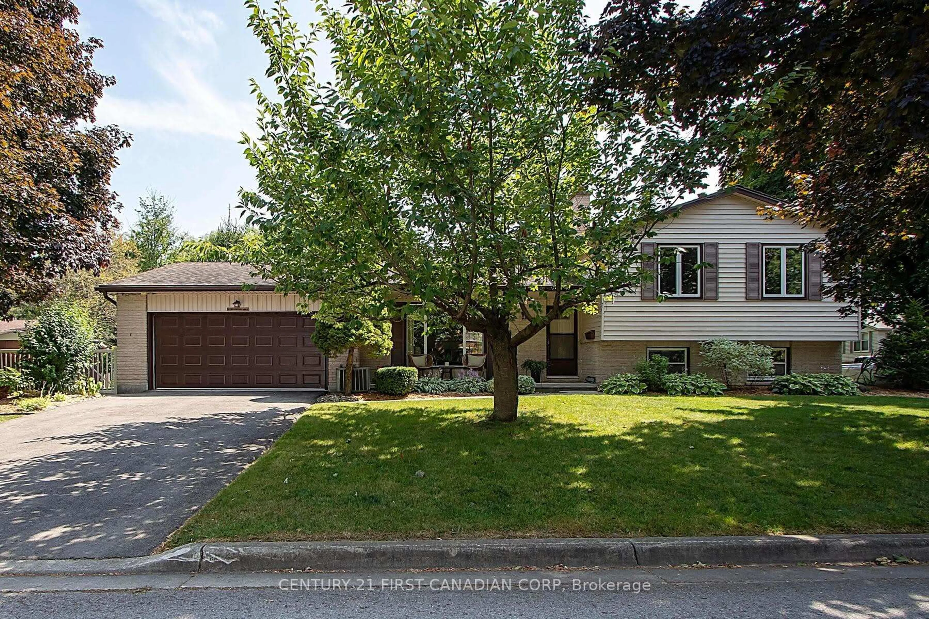Home with vinyl exterior material, street for 68 Nottinghill Cres, London South Ontario N6K 1R2