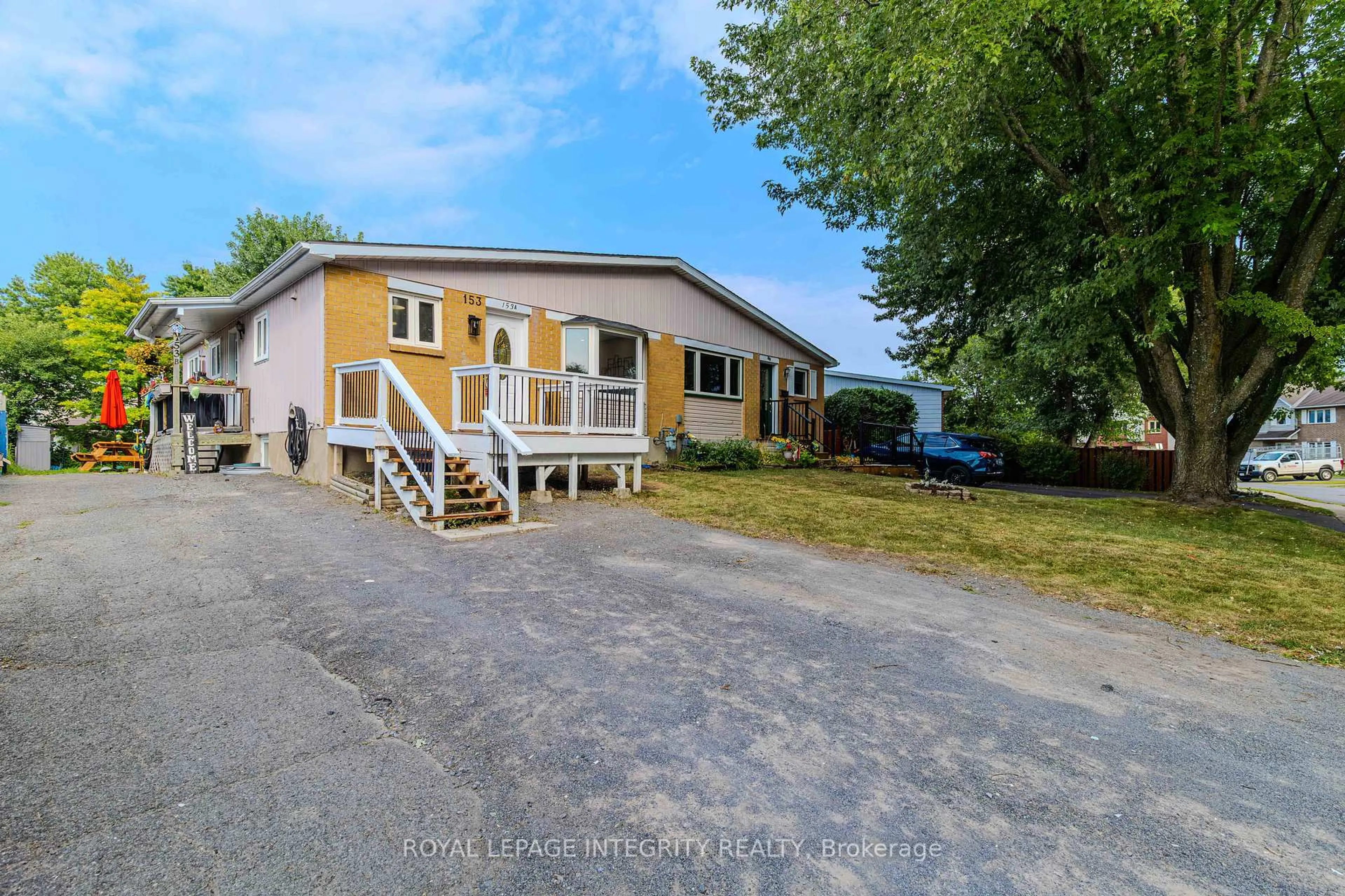 A pic from outside/outdoor area/front of a property/back of a property/a pic from drone, street for 153 Glamorgan Dr, Kanata Ontario K2L 1R7