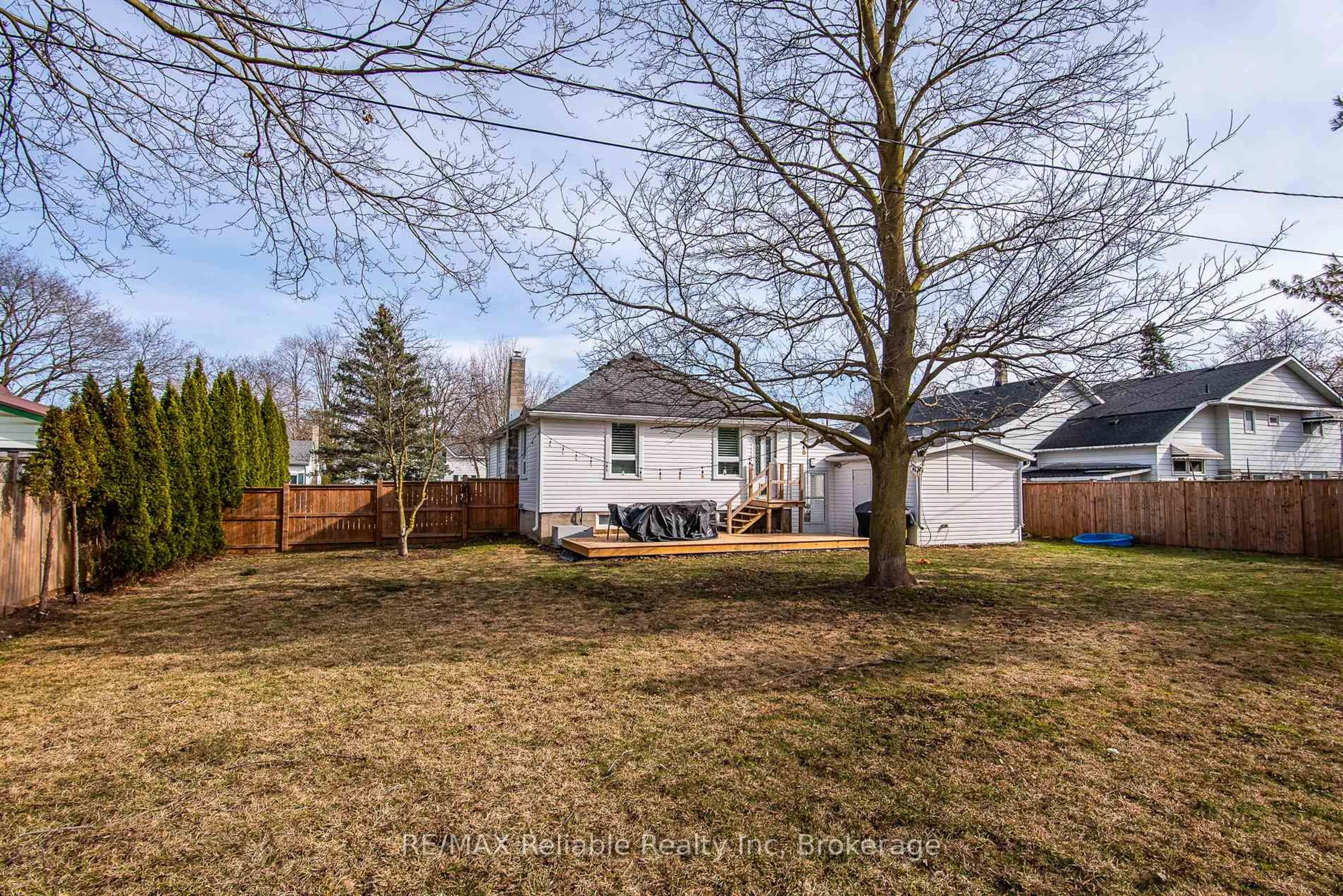 A pic from outside/outdoor area/front of a property/back of a property/a pic from drone, street for 47 West William St, Huron East Ontario N0K 1W0