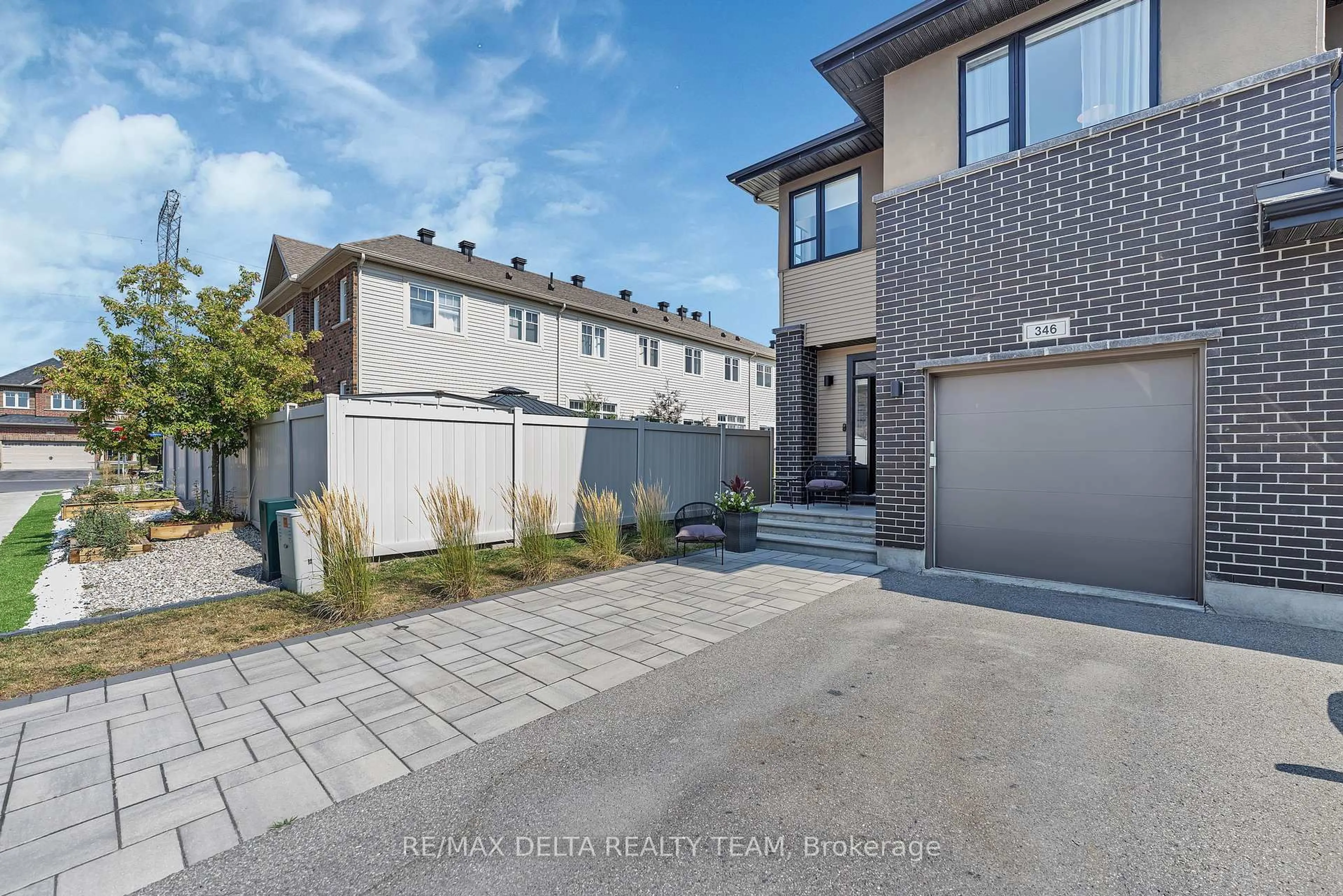 A pic from outside/outdoor area/front of a property/back of a property/a pic from drone, street for 346 Nonius St, Ottawa Ontario K2V 0E1