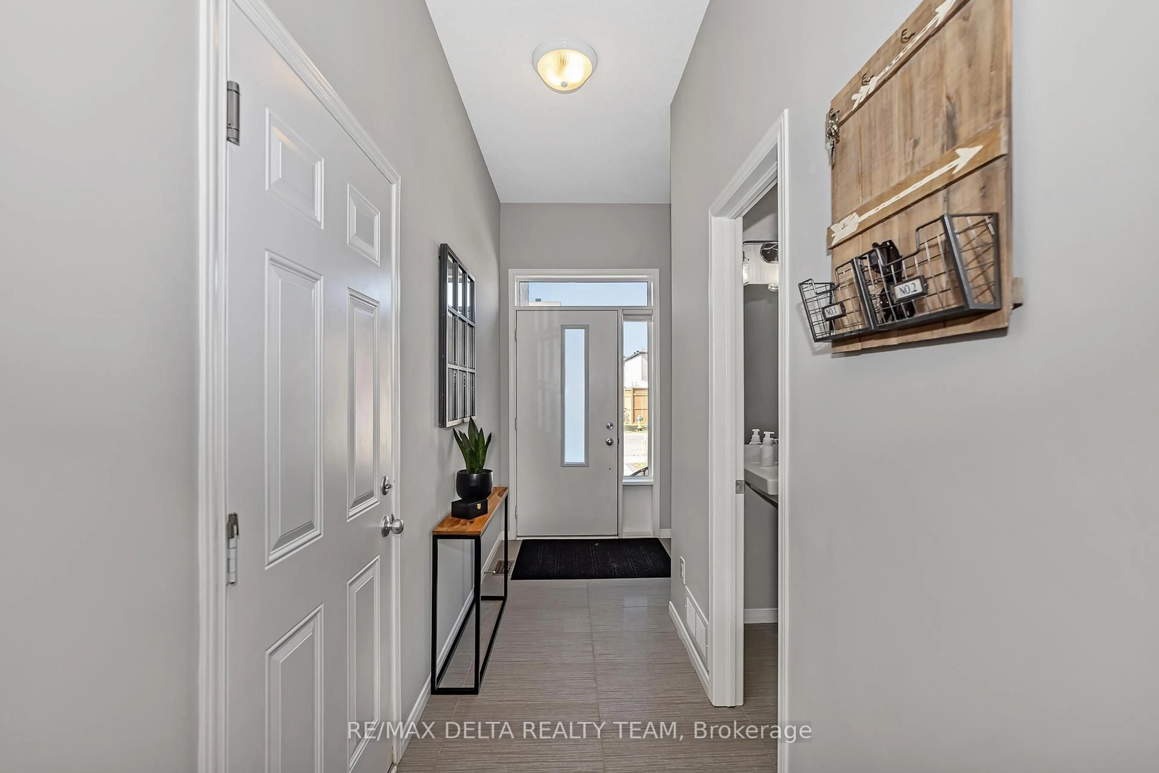 Indoor entryway for 346 Nonius St, Ottawa Ontario K2V 0E1