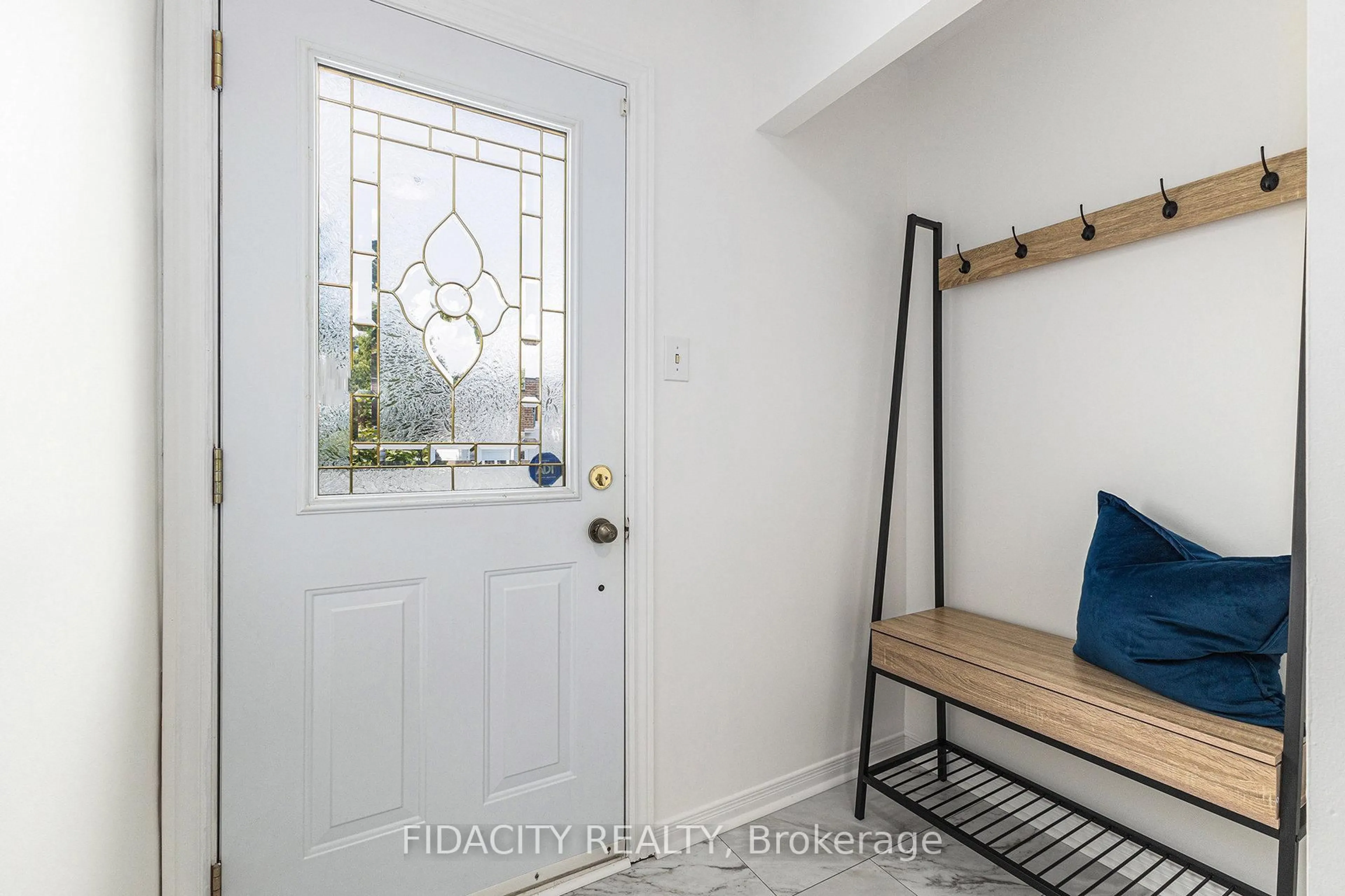 Indoor entryway for 35 Cymbeline Dr, Ottawa Ontario K2H 7X9