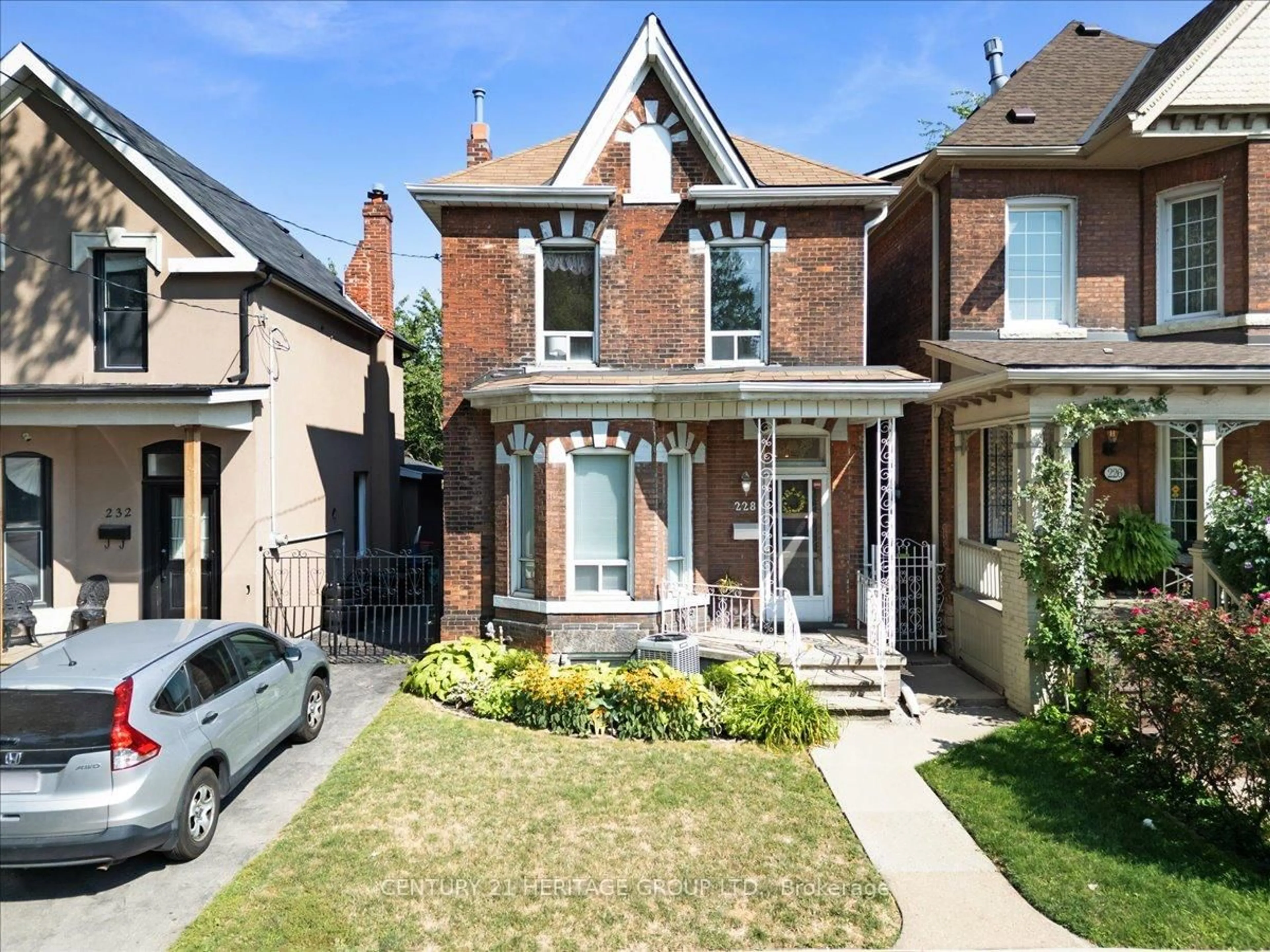 Home with brick exterior material, street for 228 West Ave, Hamilton Ontario L8L 5C9
