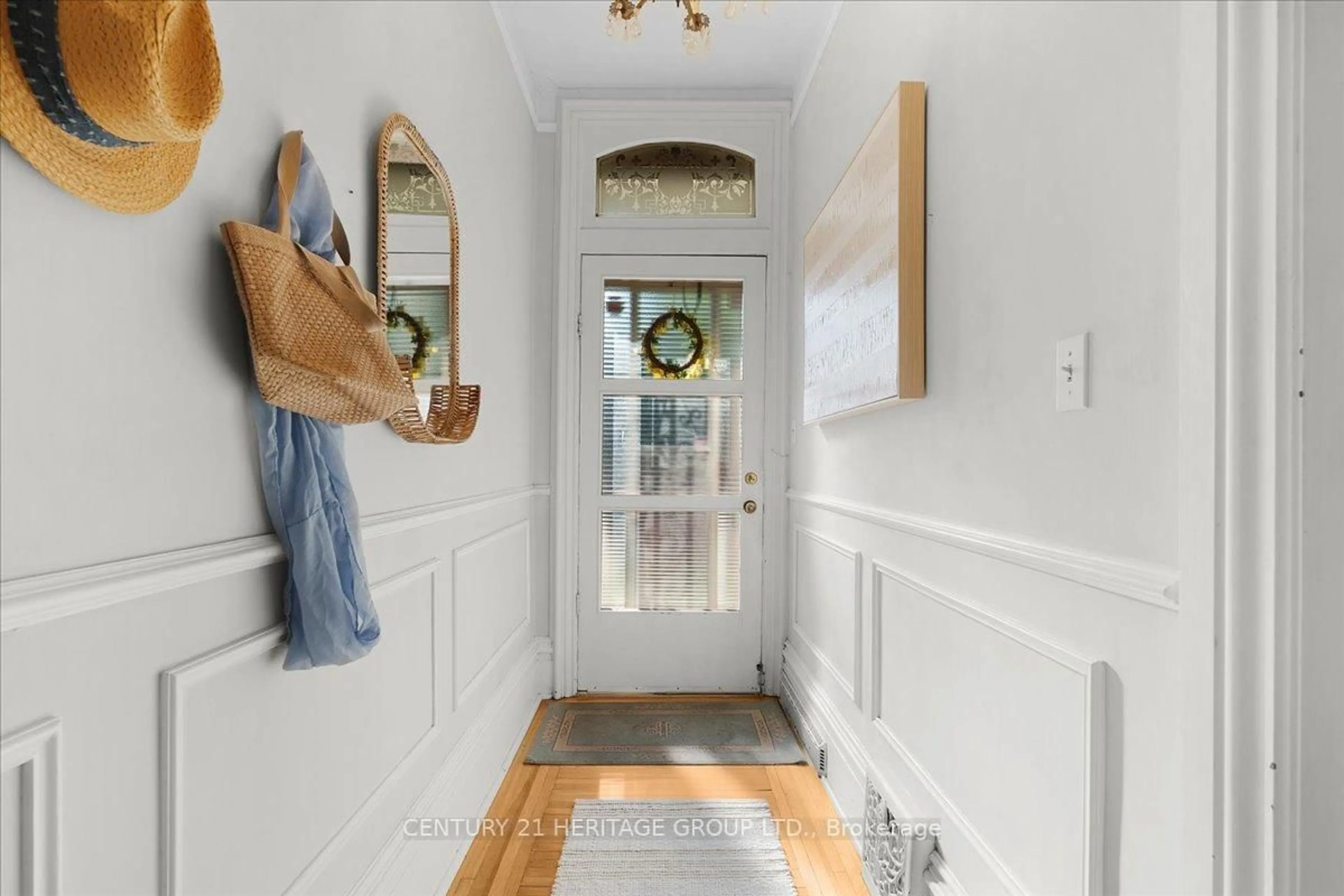 Indoor entryway for 228 West Ave, Hamilton Ontario L8L 5C9