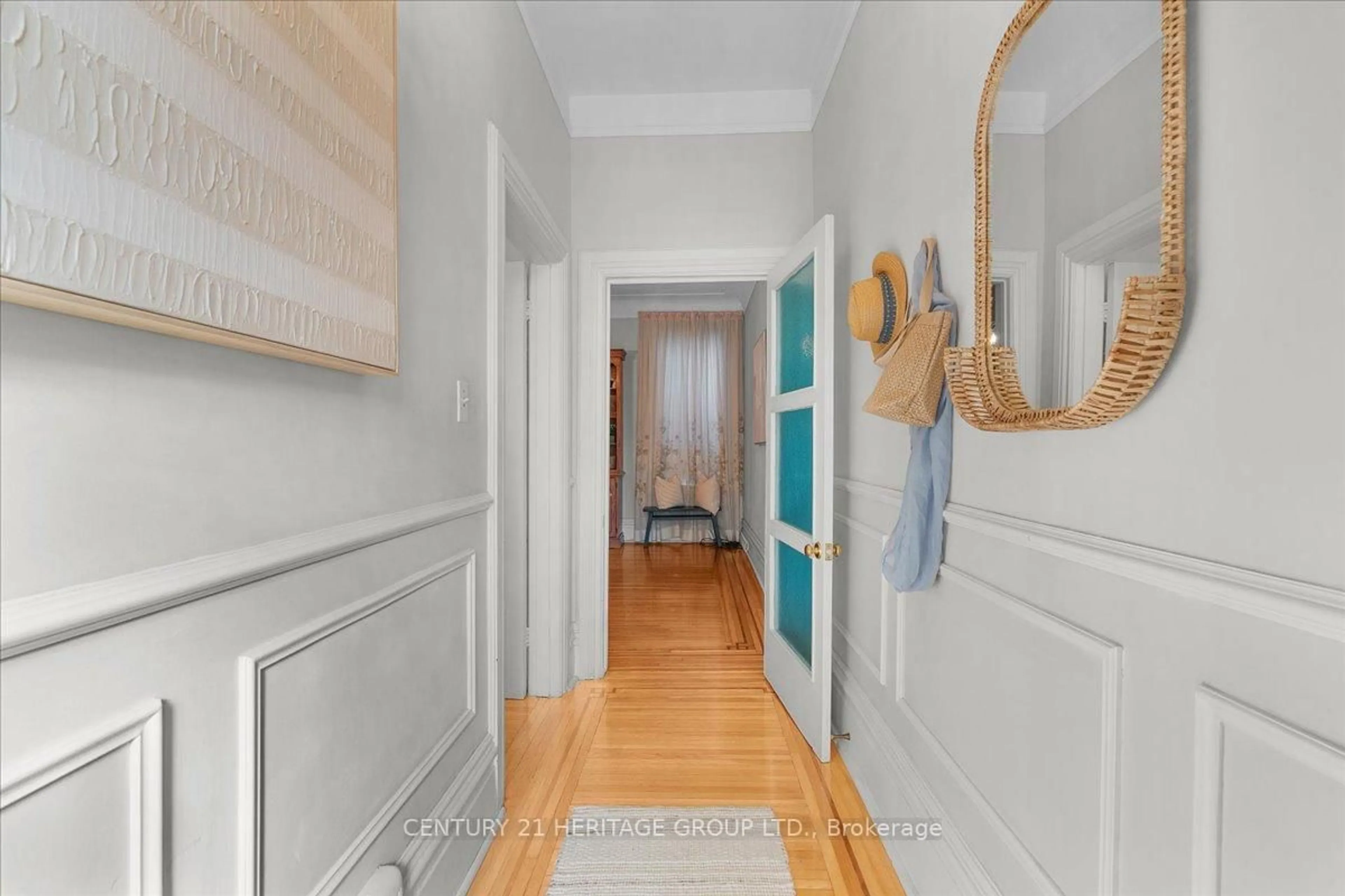 Indoor entryway for 228 West Ave, Hamilton Ontario L8L 5C9