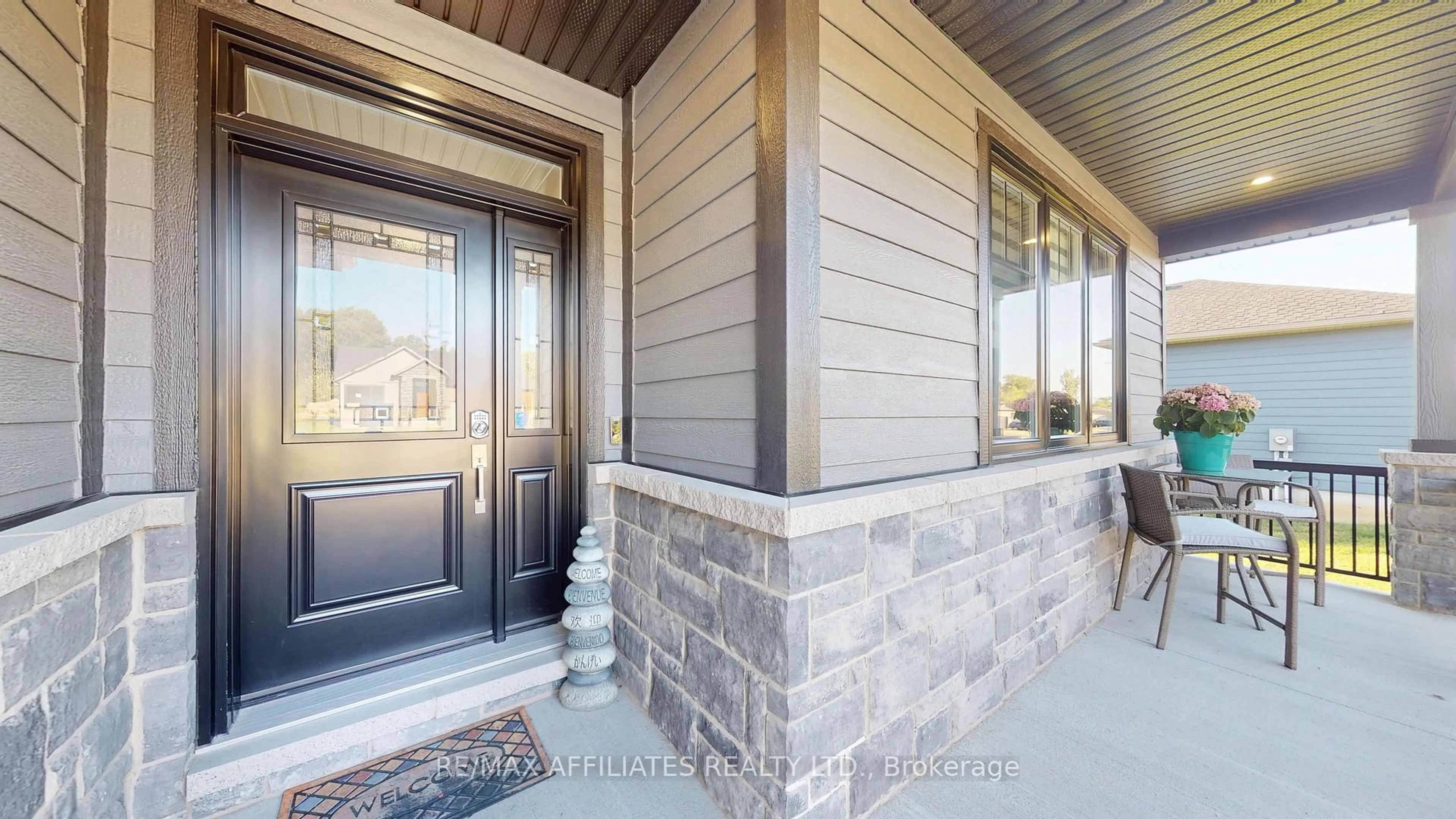 Indoor entryway for 1066 Shearer Dr, Brockville Ontario K6V 7K1