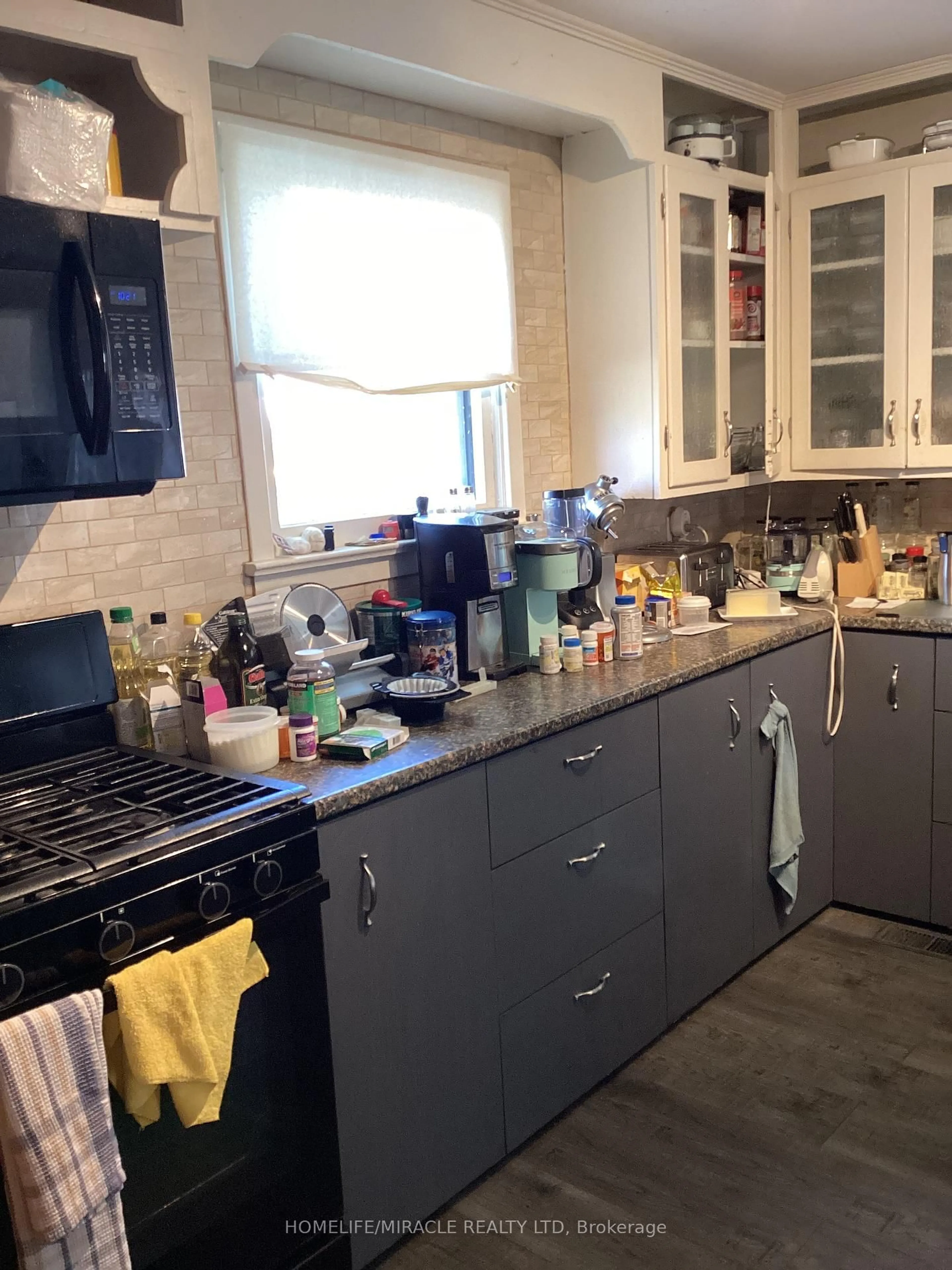 Standard kitchen, unknown for 9 Park St, Haldimand Ontario N0A 1P0