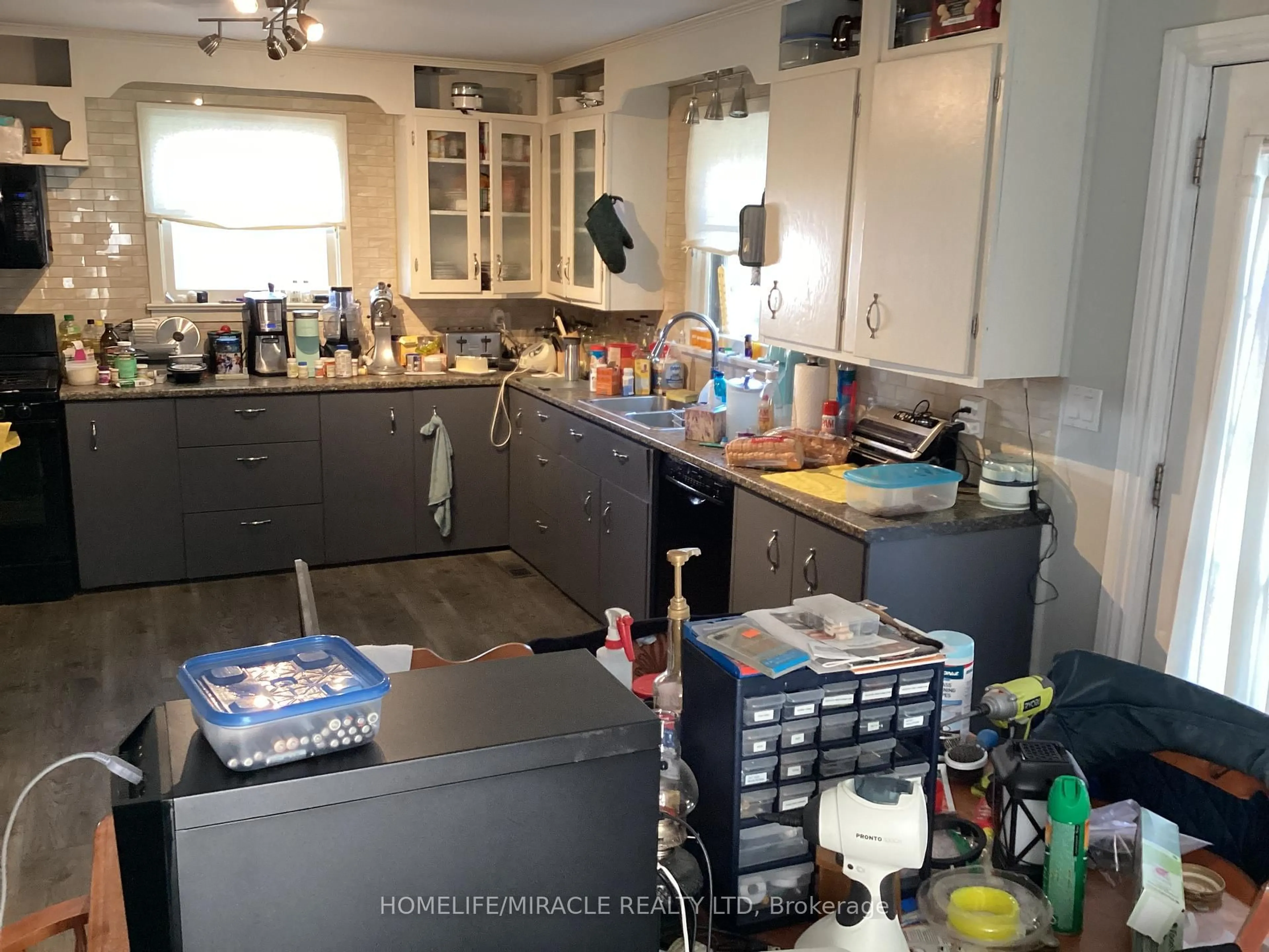 Standard kitchen, unknown for 9 Park St, Haldimand Ontario N0A 1P0