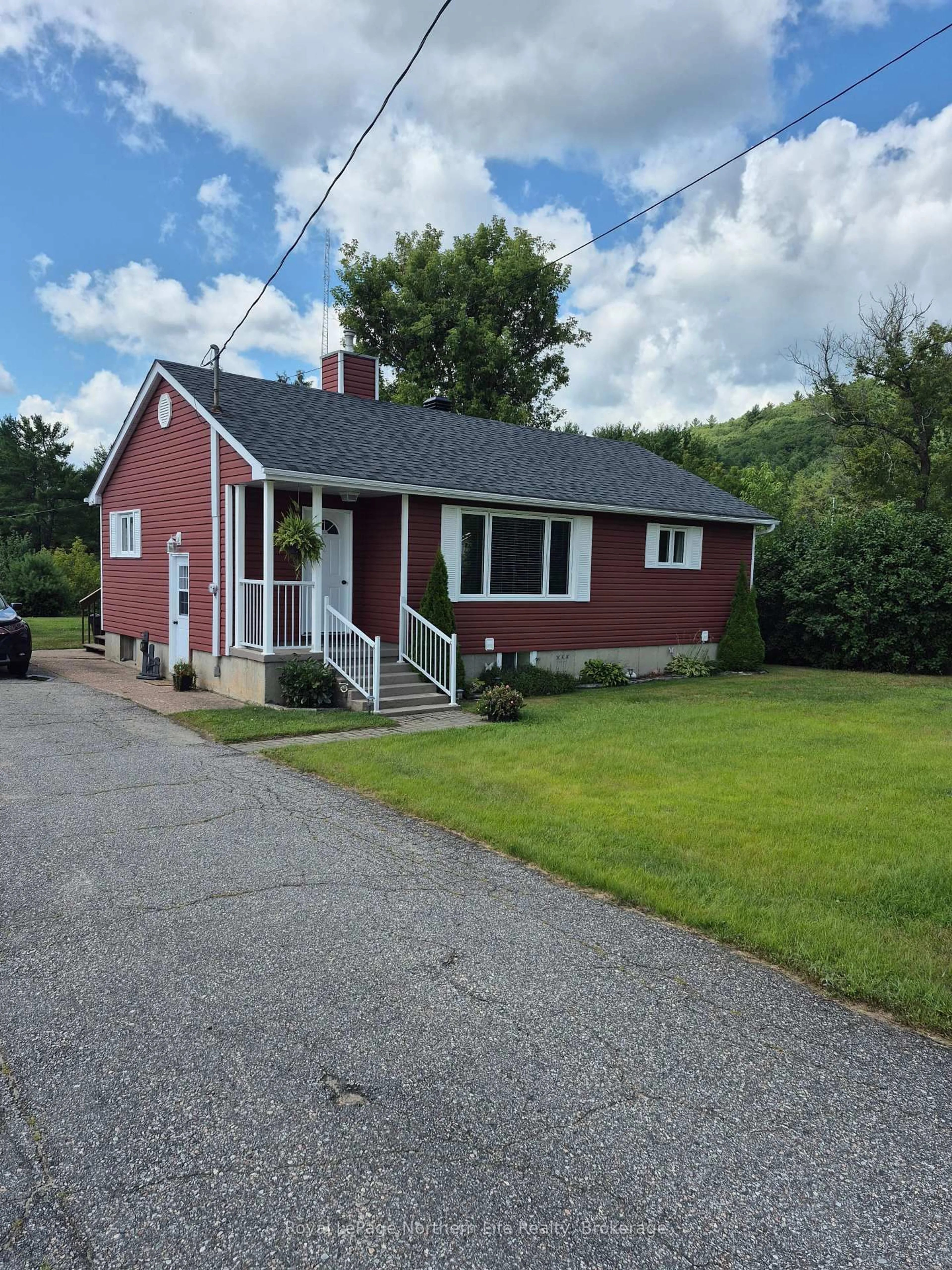 Home with vinyl exterior material, street for 390 EIGHT St, Mattawa Ontario P0H 1V0