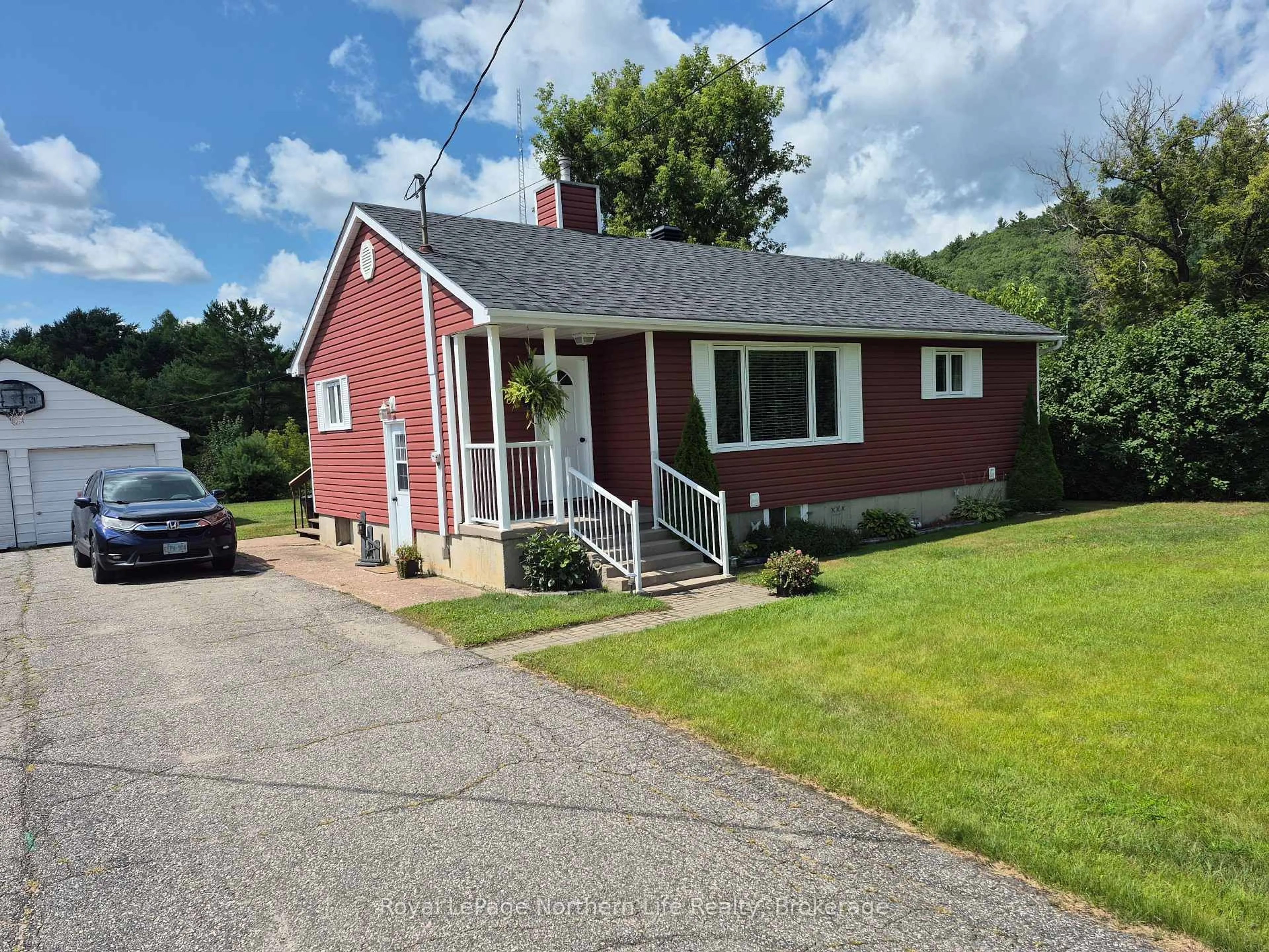 Home with vinyl exterior material, street for 390 EIGHT St, Mattawa Ontario P0H 1V0