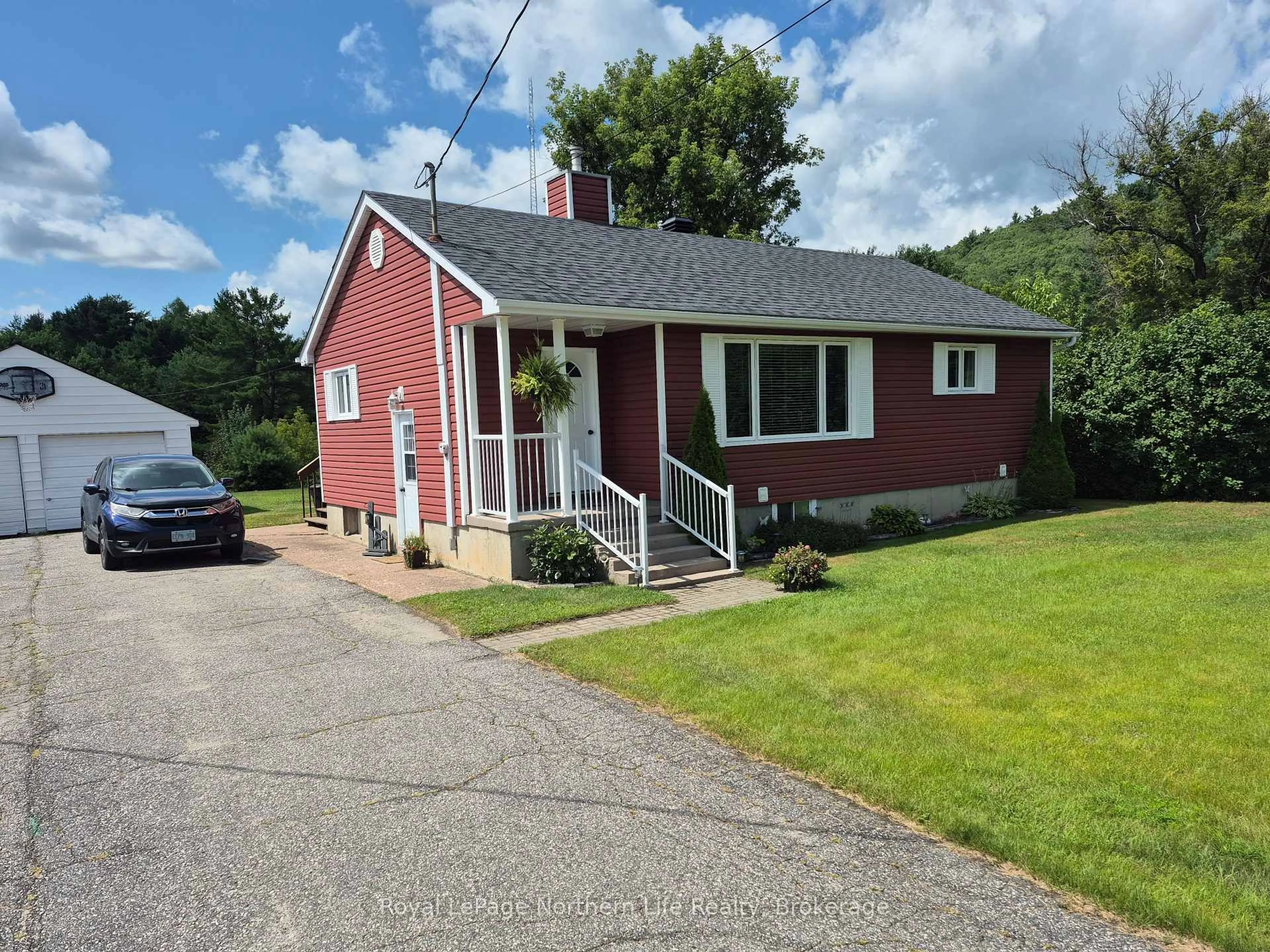 Home with vinyl exterior material, street for 390 EIGHT St, Mattawa Ontario P0H 1V0