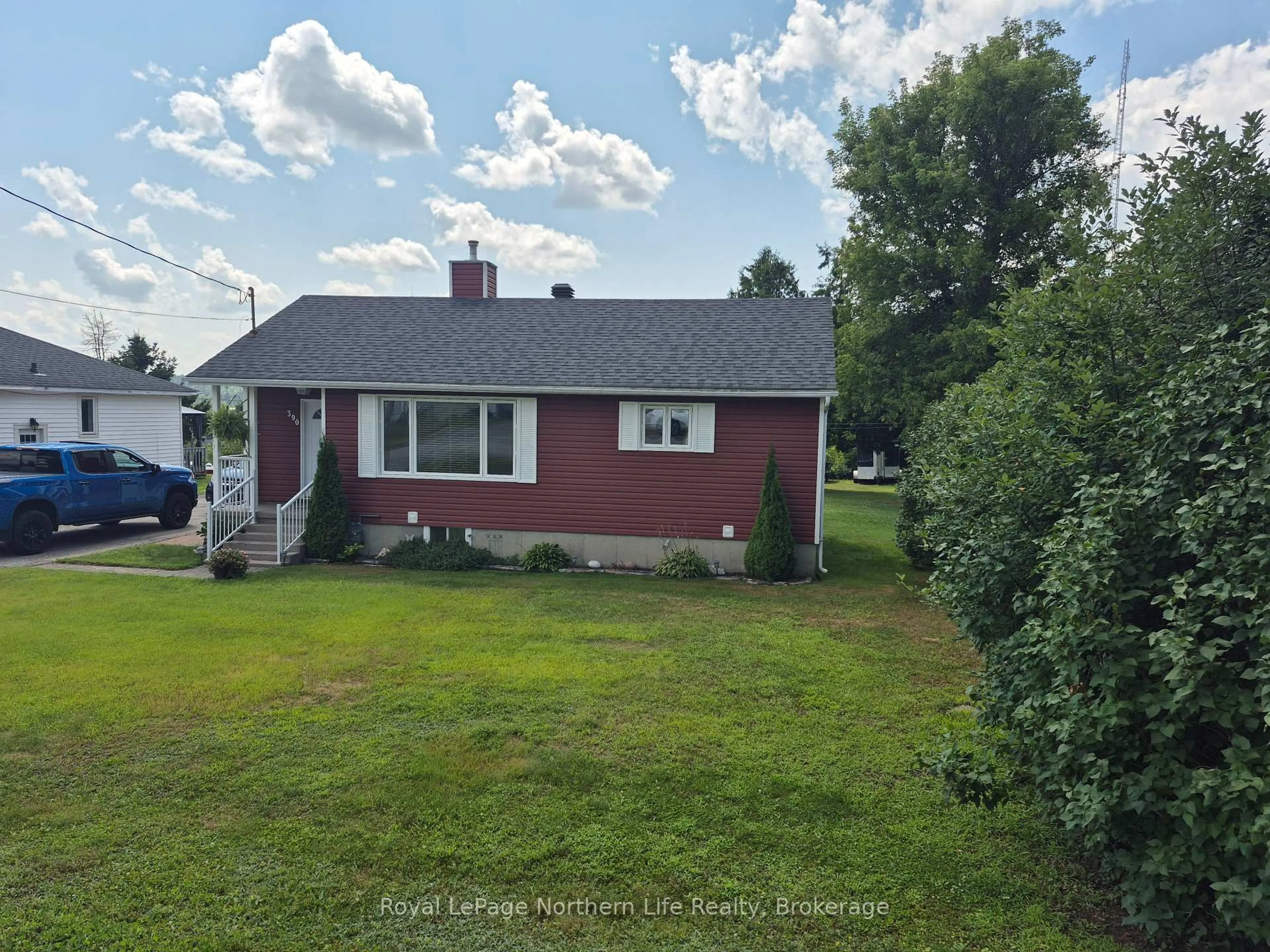 A pic from outside/outdoor area/front of a property/back of a property/a pic from drone, street for 390 EIGHT St, Mattawa Ontario P0H 1V0